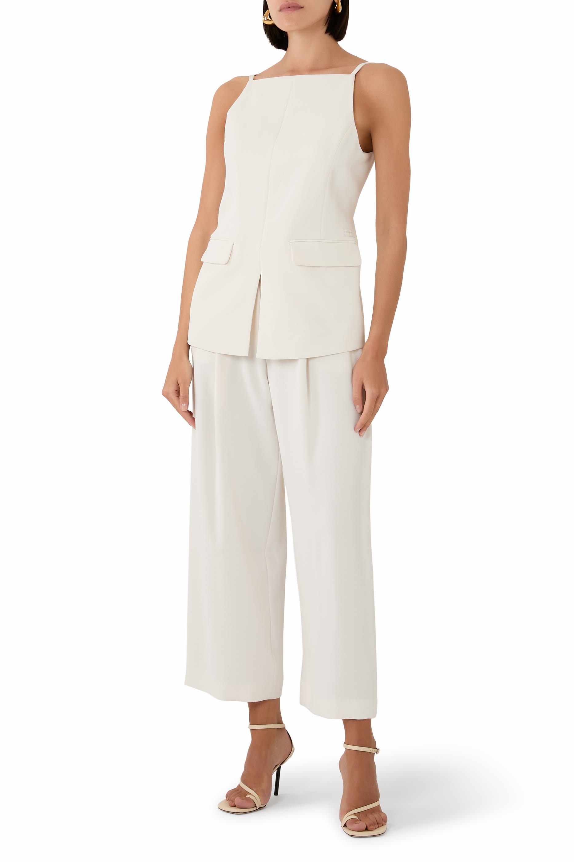 بلوزة بلا أكمام بظهر مفتوح