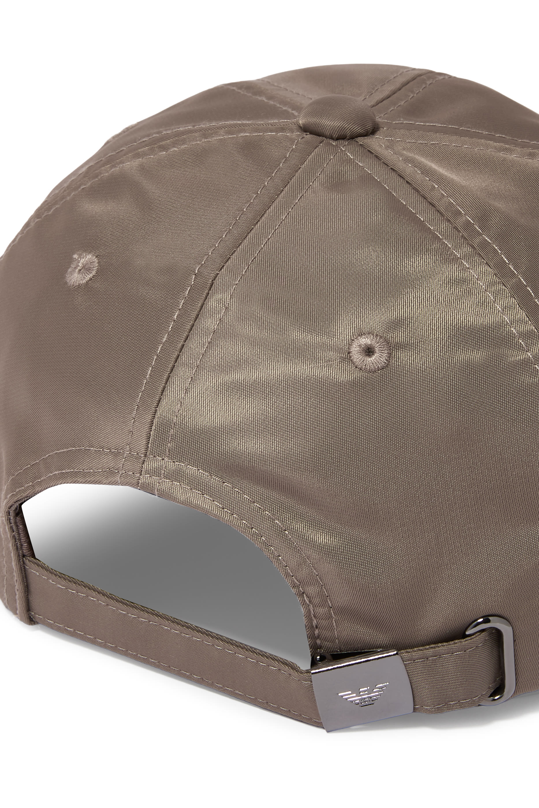 كاب بيسبول بشعار الماركة