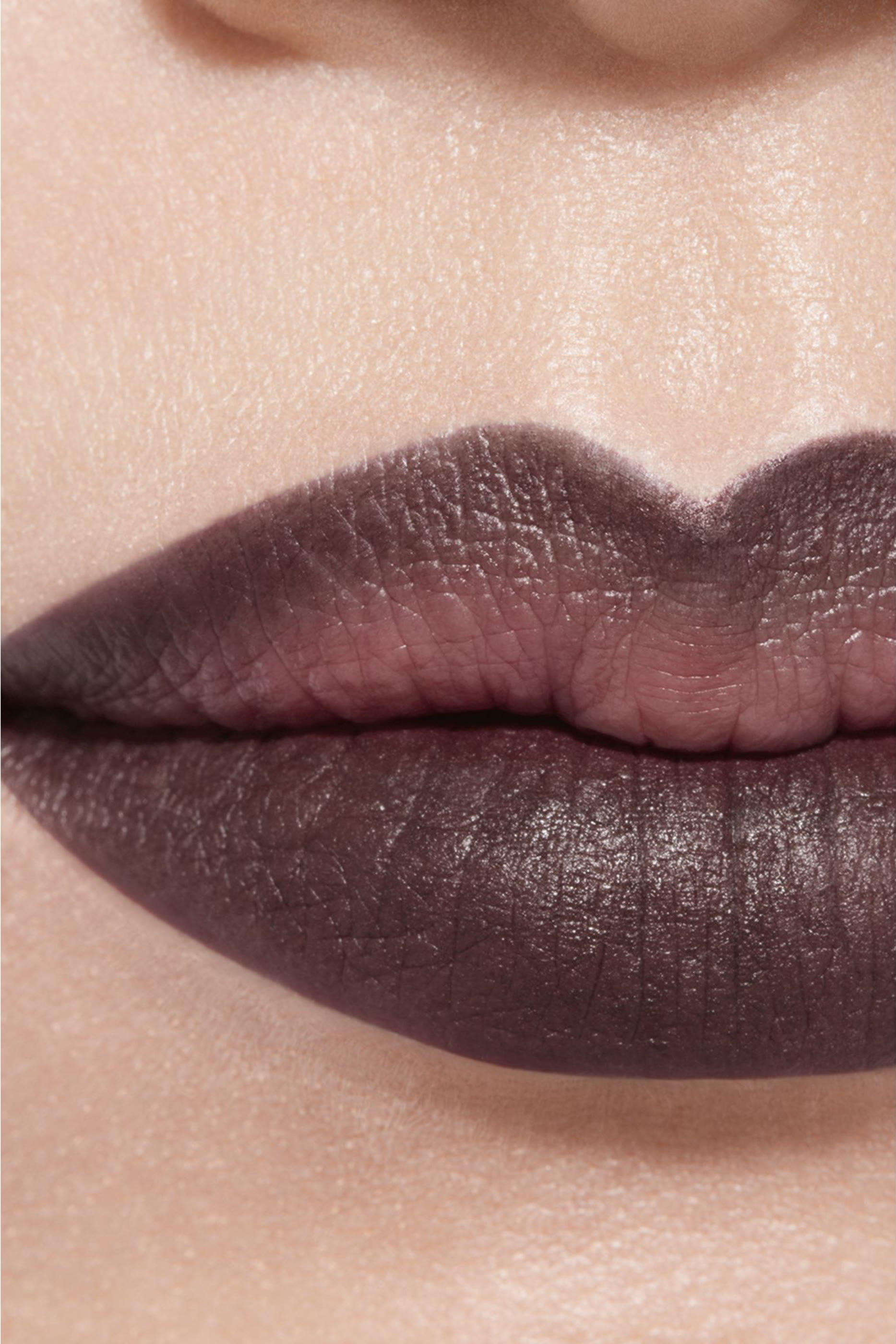 قلم شفاه Chanel Le Crayon L&egrave;vres يدوم طويلا