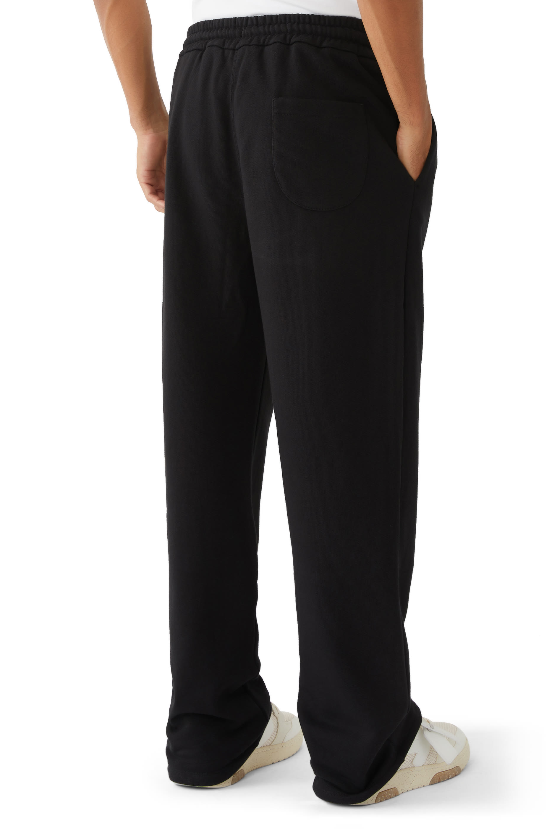 بنطال رياضي بأساور وقصة ضيقة وشعار الماركة