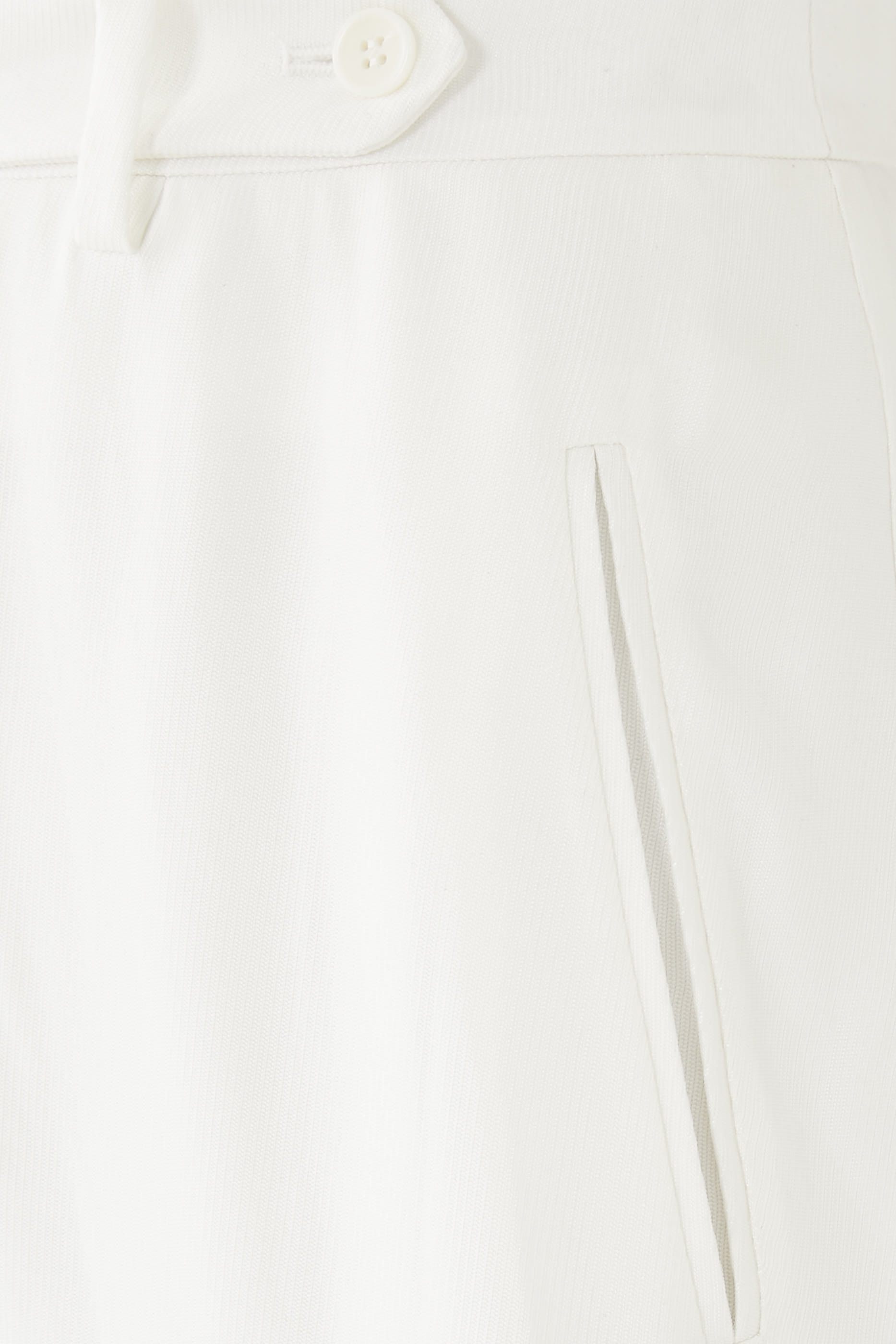 بنطال بقصة ساق واسعة