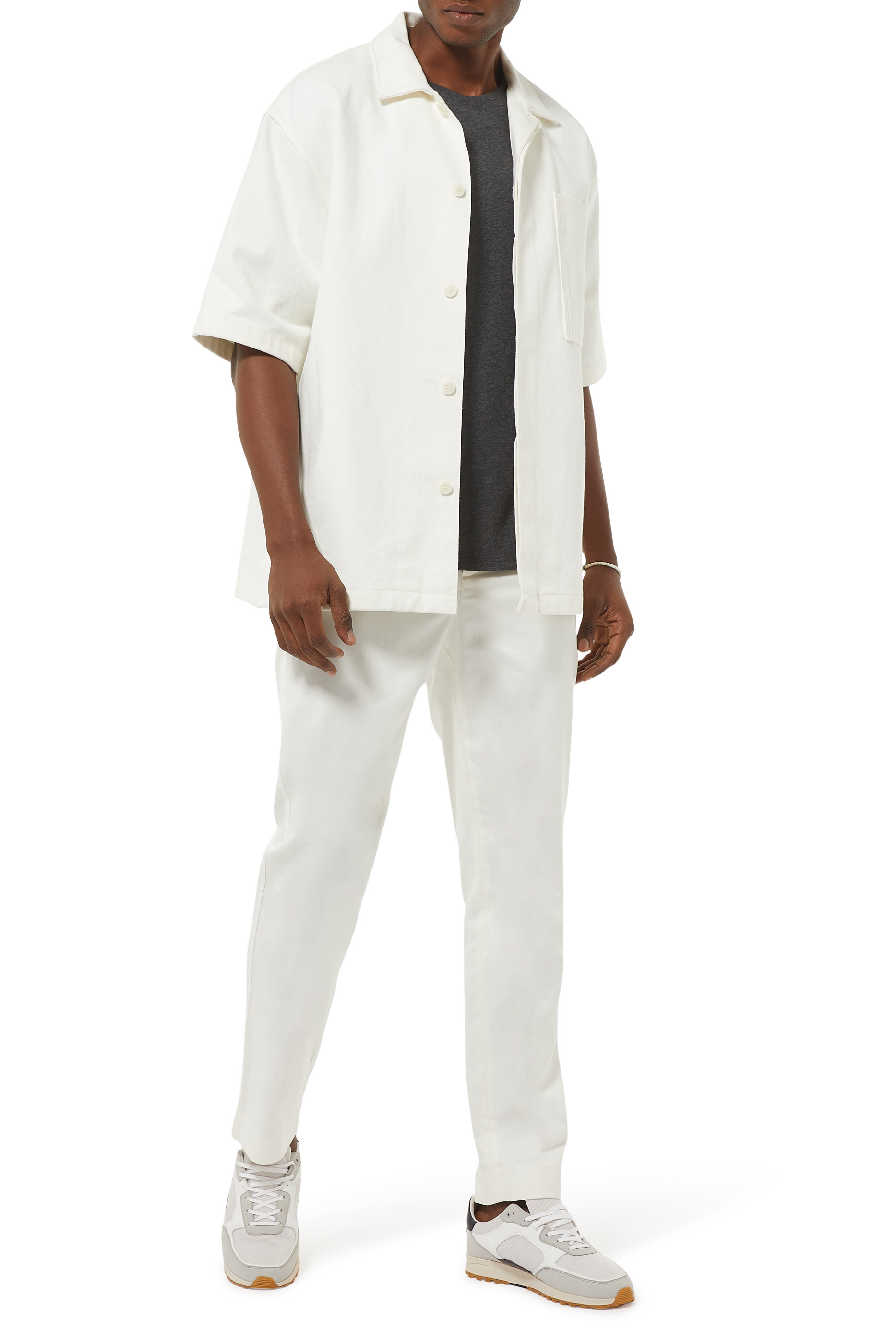 تي شيرت بفتحة رقبة مستديرة