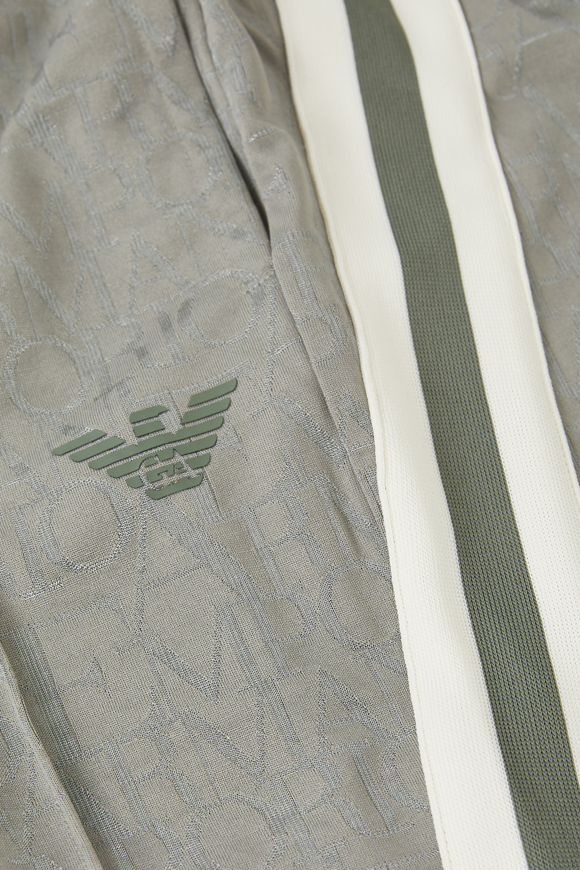 شورت برمودا بشعار الماركة للأطفال