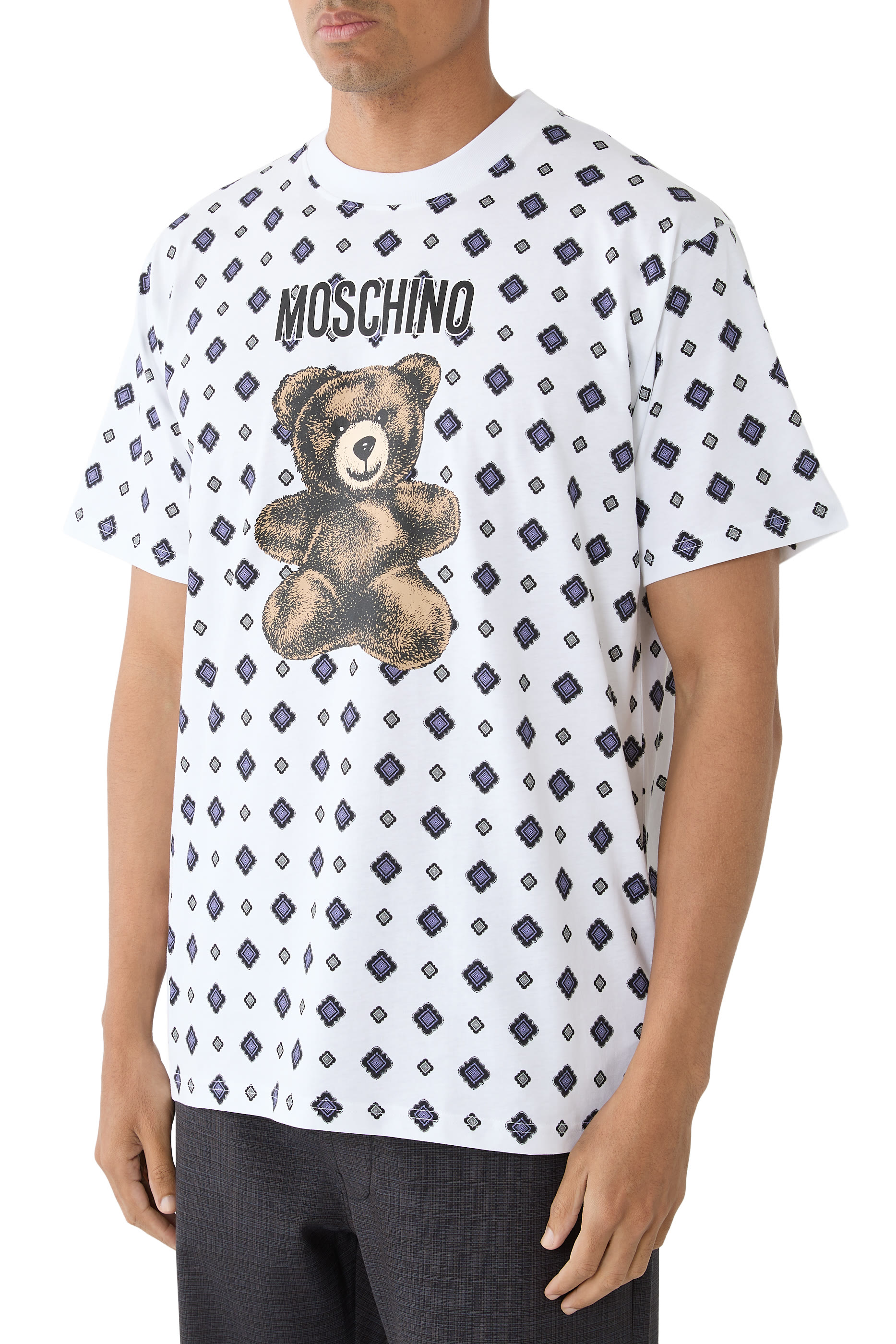 تيشيرت بأكمام قصيرة