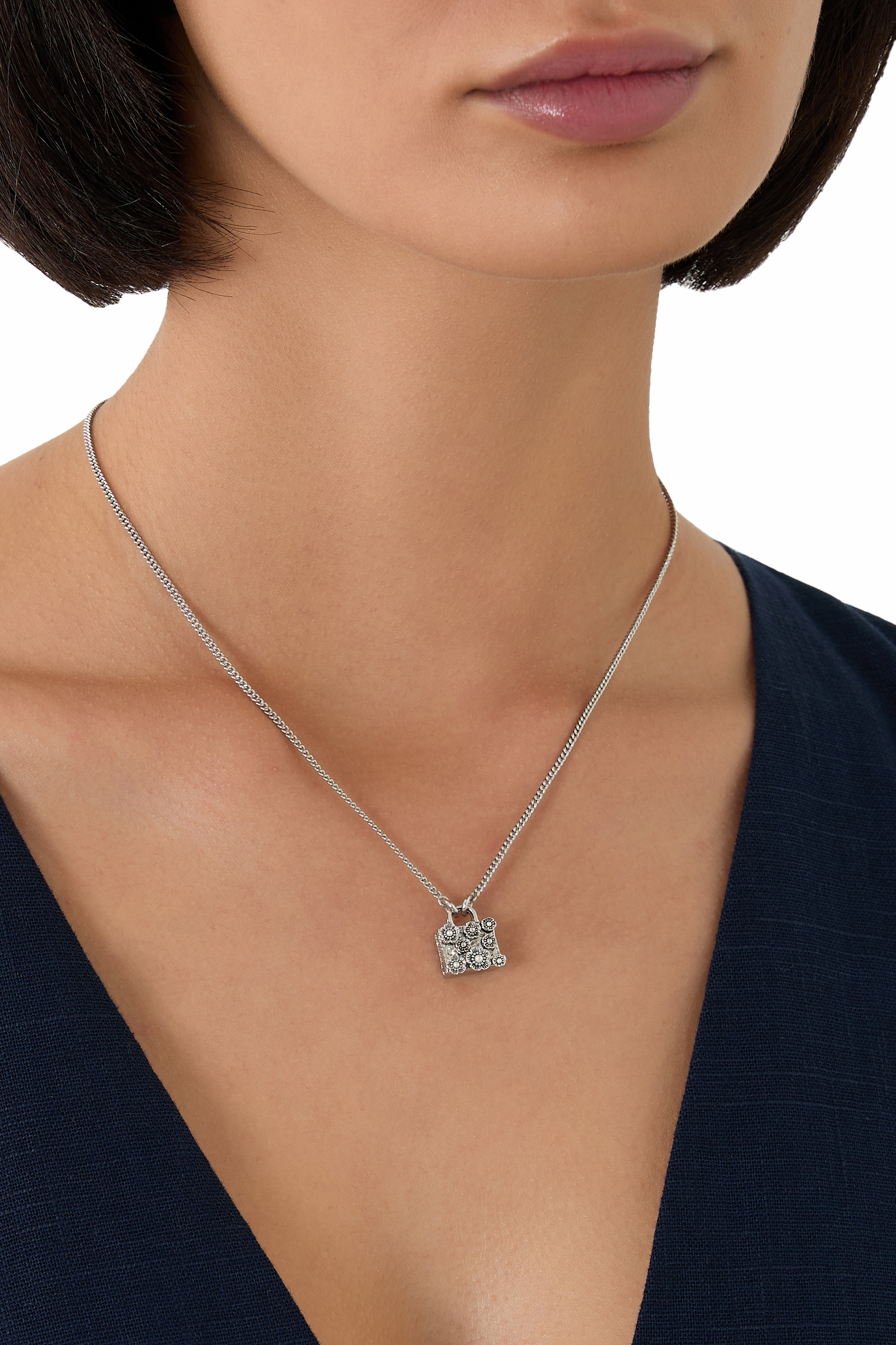 قلادة بدلاية بتصميم حقيبة مزينة بزهرة الشاي