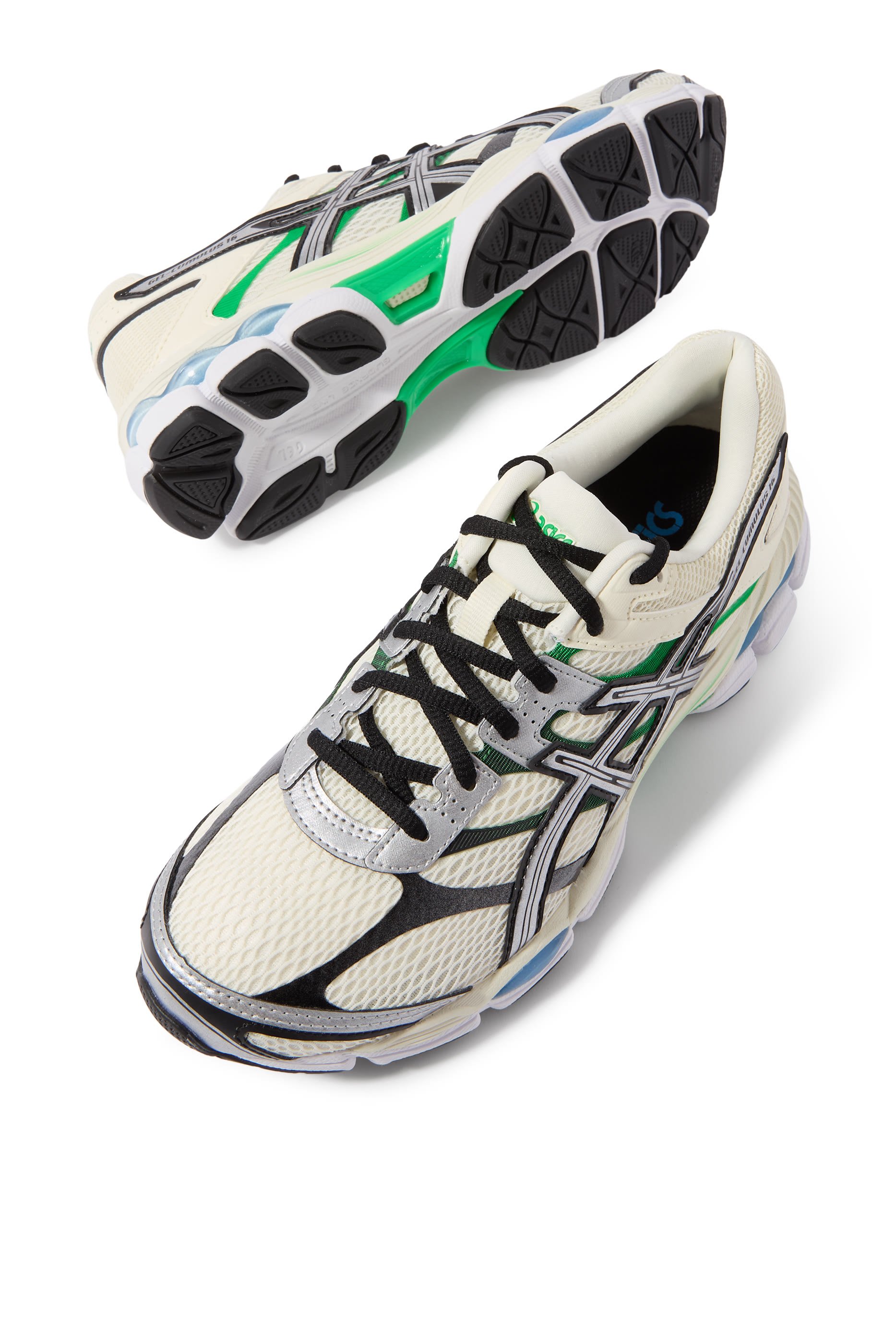 سنيكرز جل-كوميولاس 16