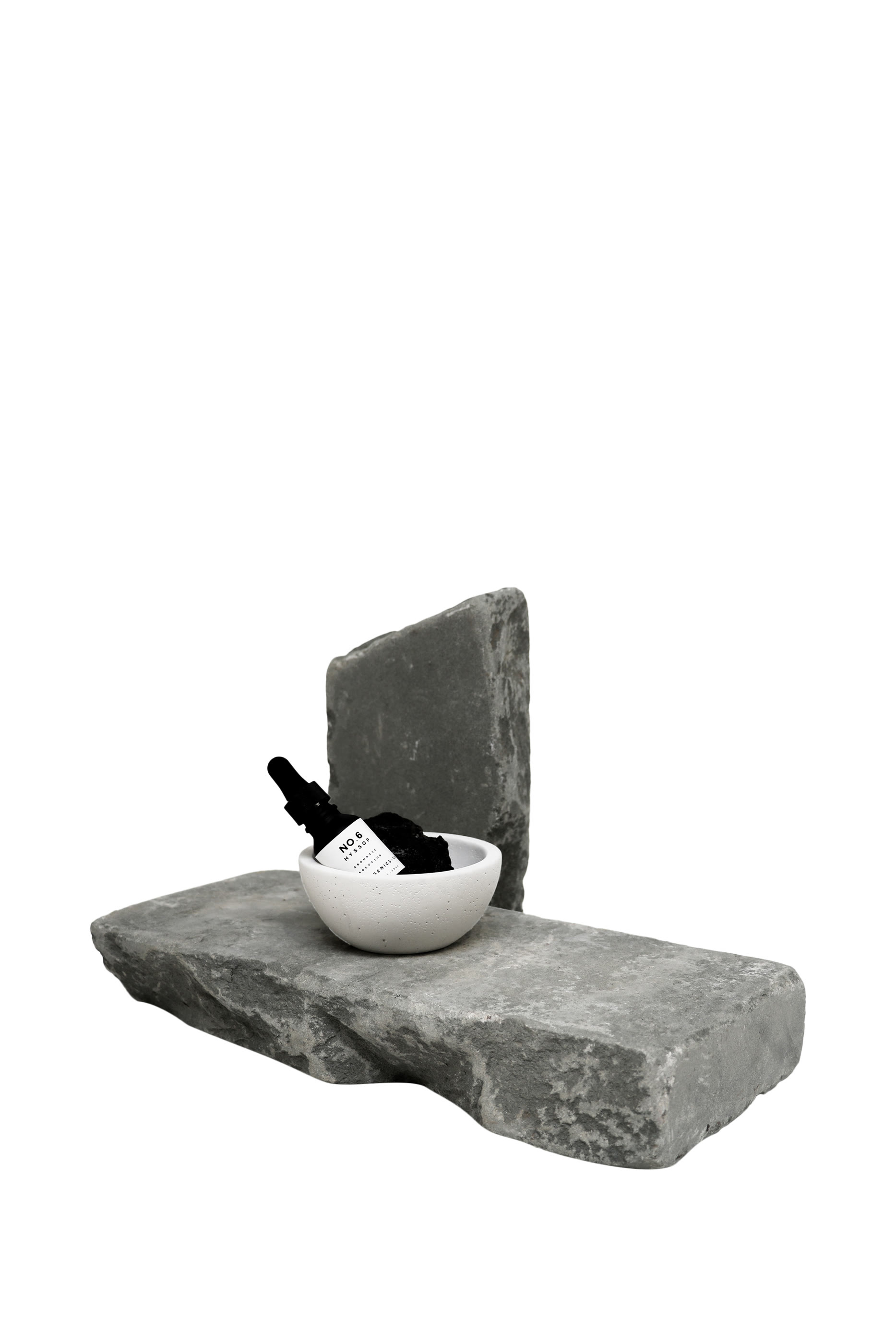 موزع عطر رقم 6 هيسوب في وعاء خرساني