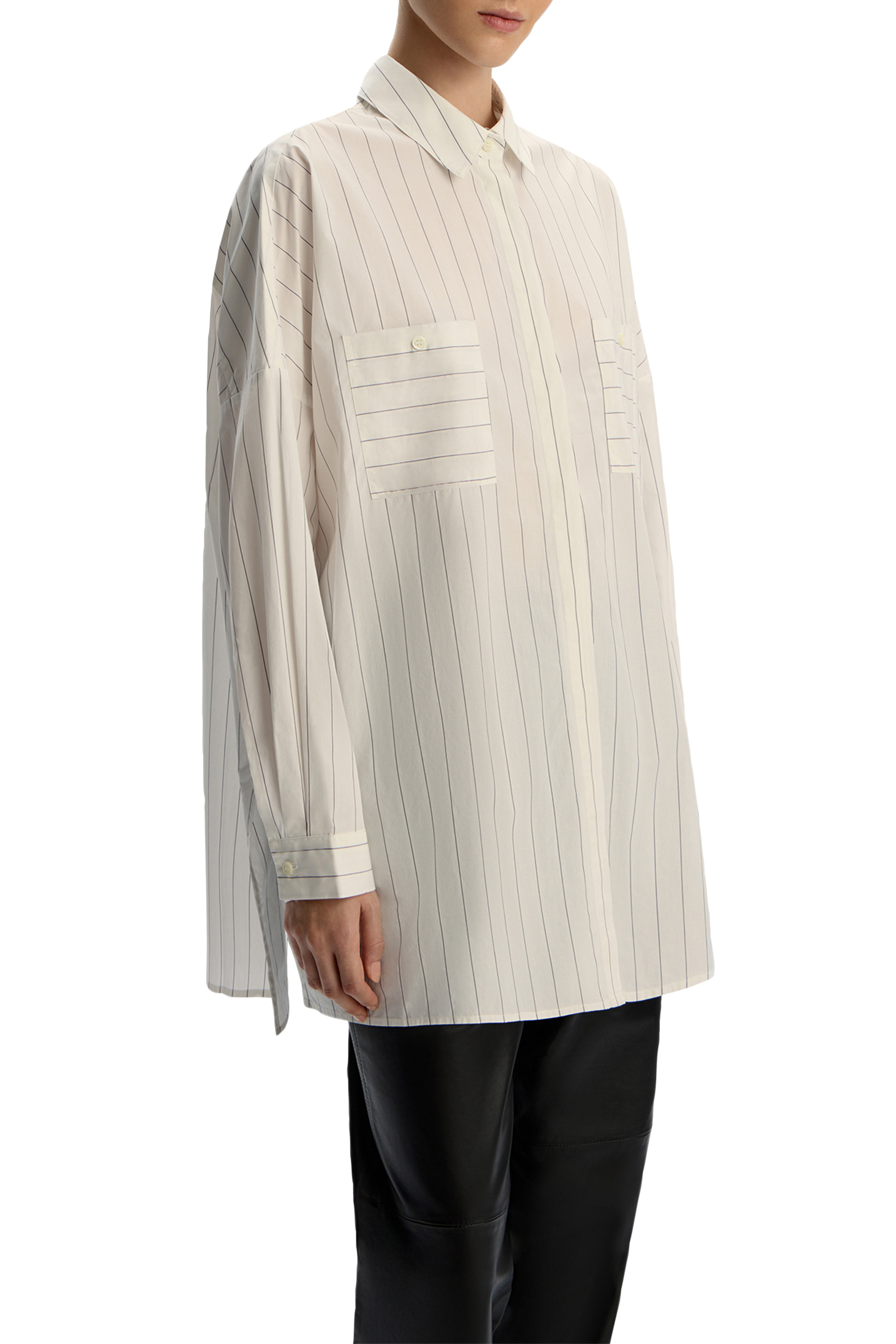 قميص مخطط بأكمام طويلة