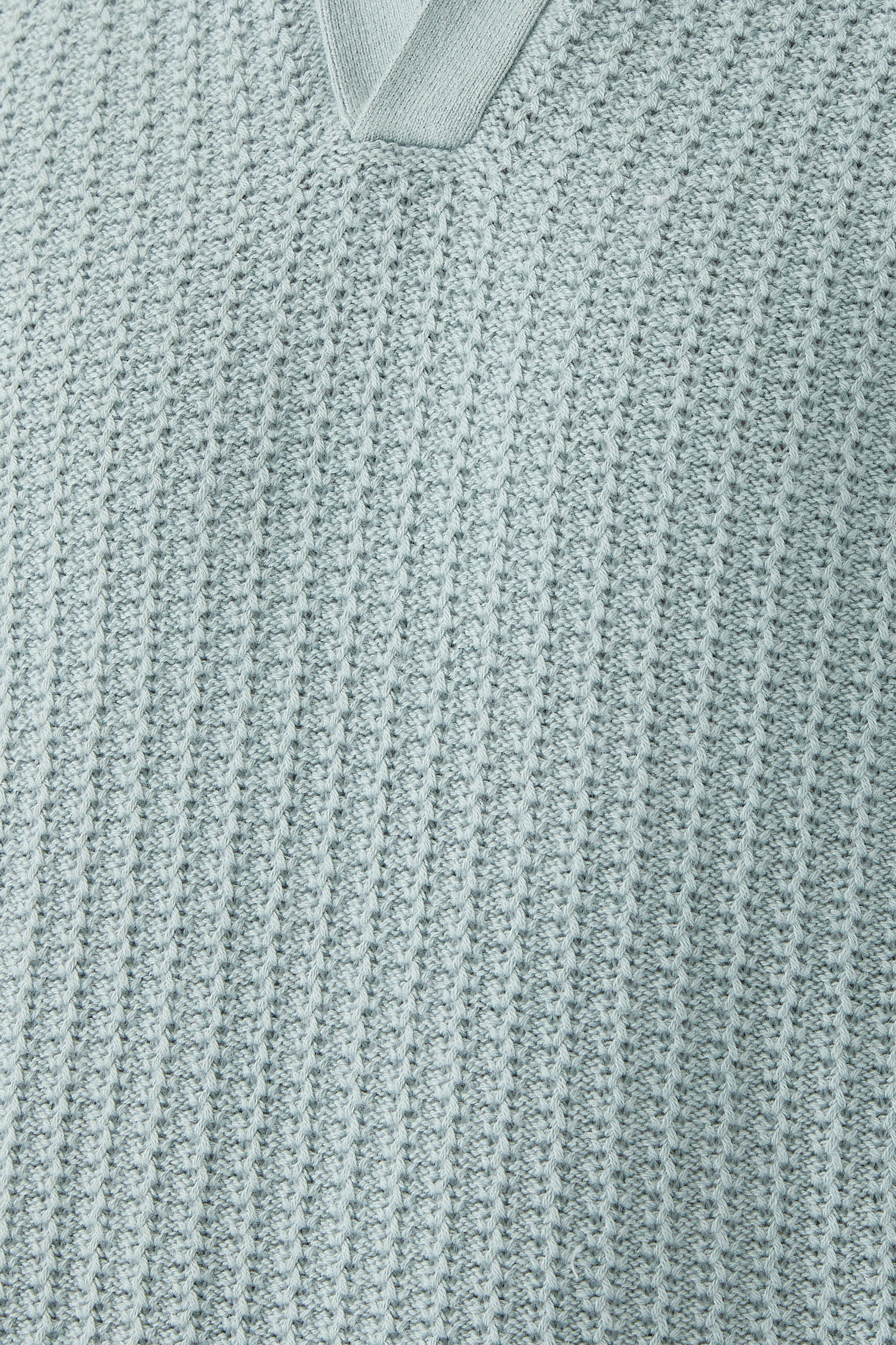 قميص بولو بياقة جوني وملمس مضلع