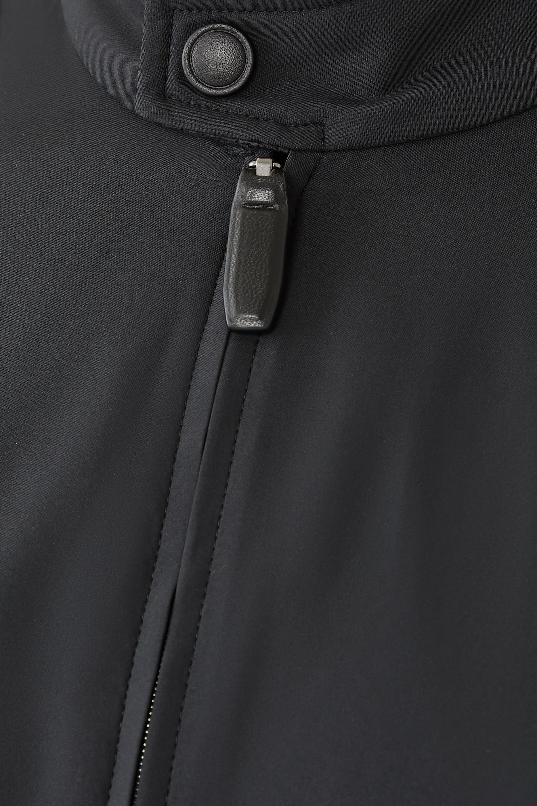 جاكيت بياقة عالية