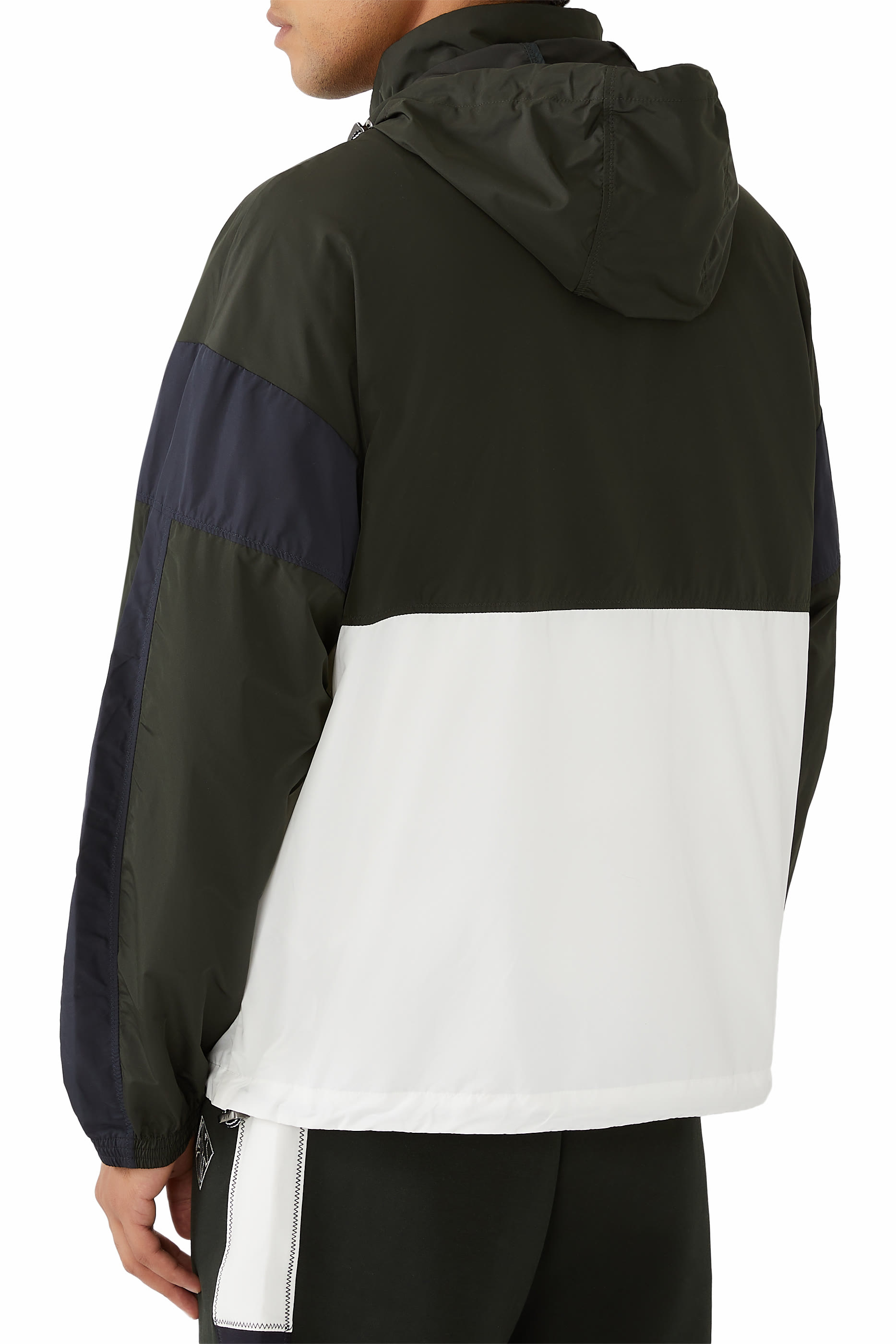 جاكيت بشعار الماركة