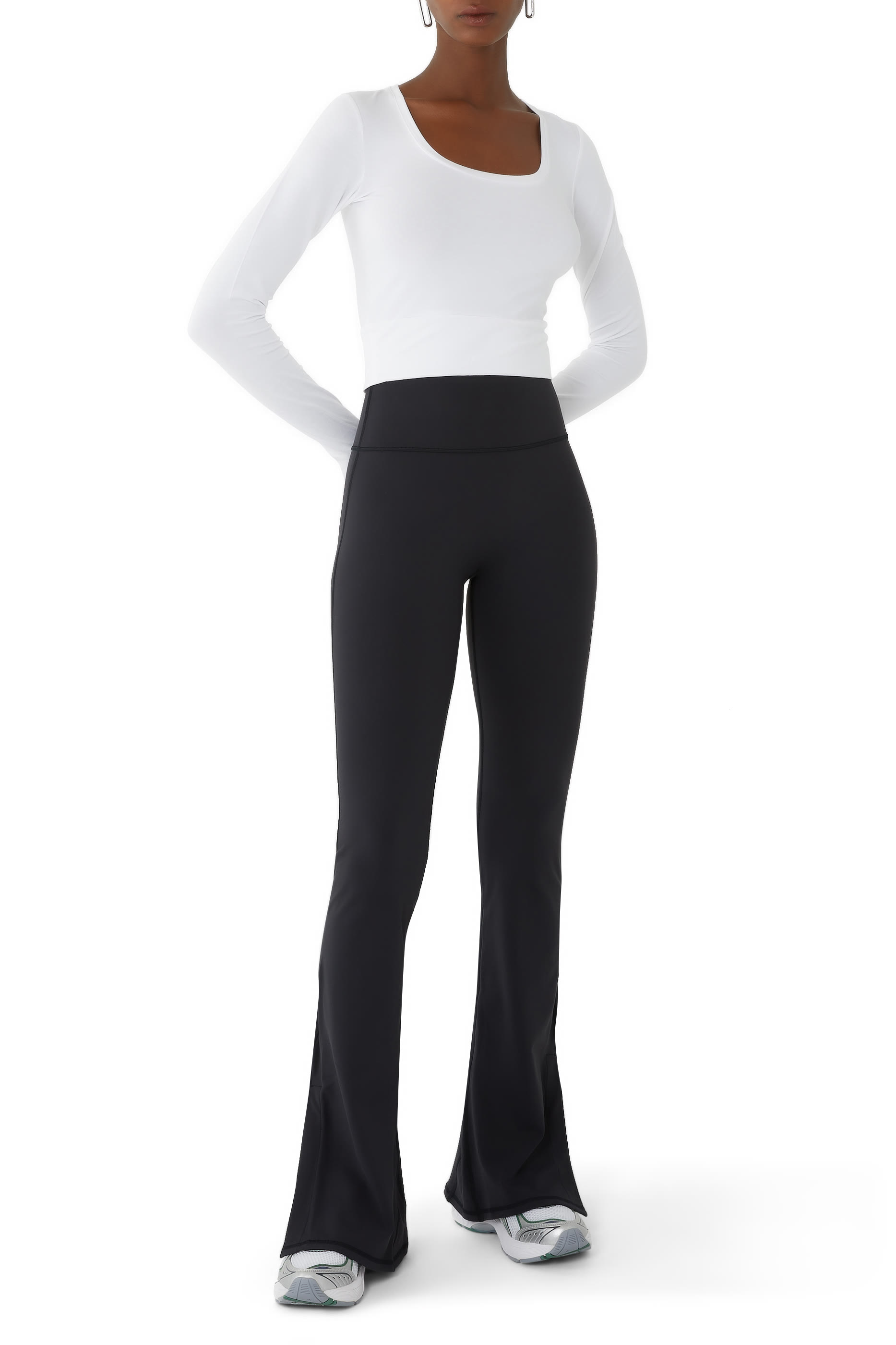 بلوزة قصيرة إيلفيت لايف بأكمام طويلة