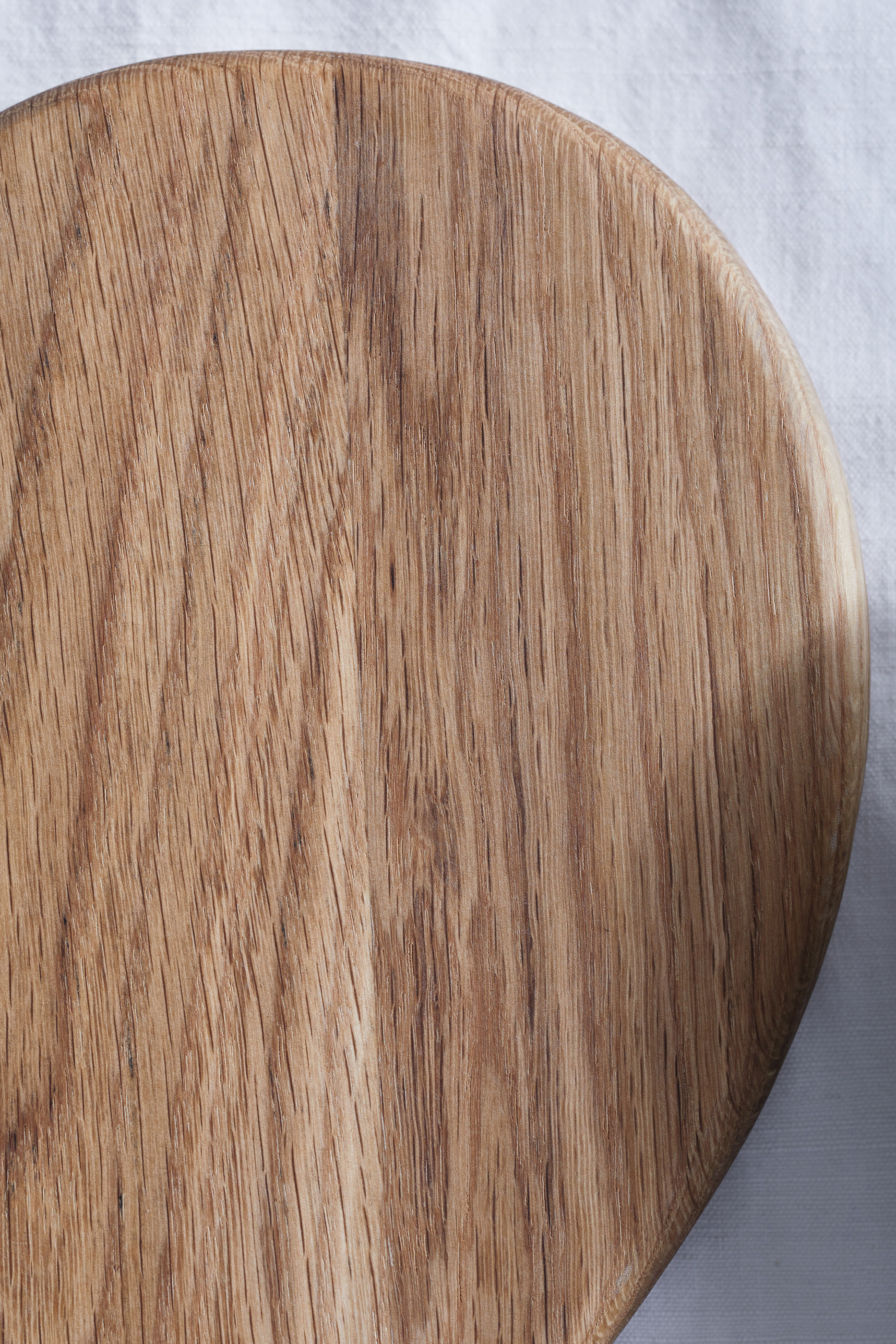 لوح خشبي راستك بتصميم قلب بلوط