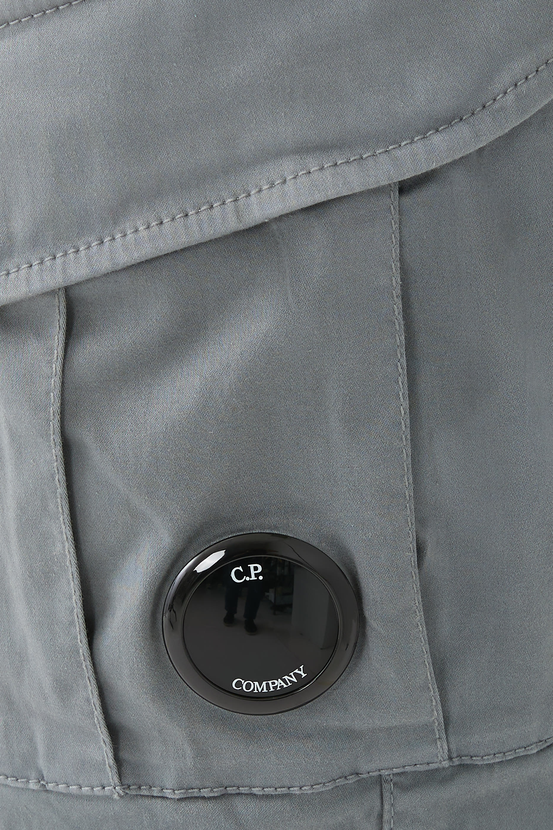 شورت كارغو مطاطي ساتين