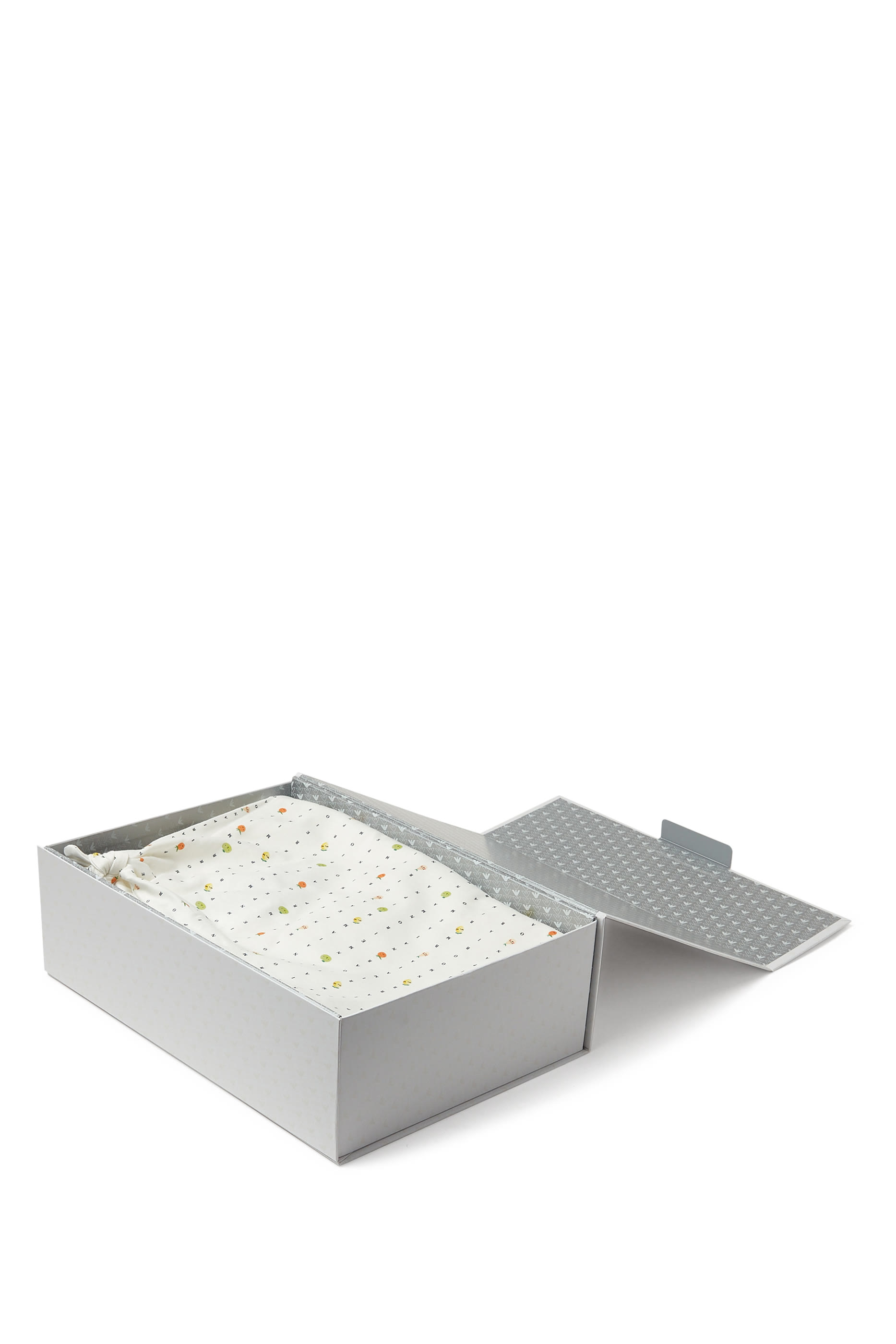 بطانية بشعار الماركة للأطفال