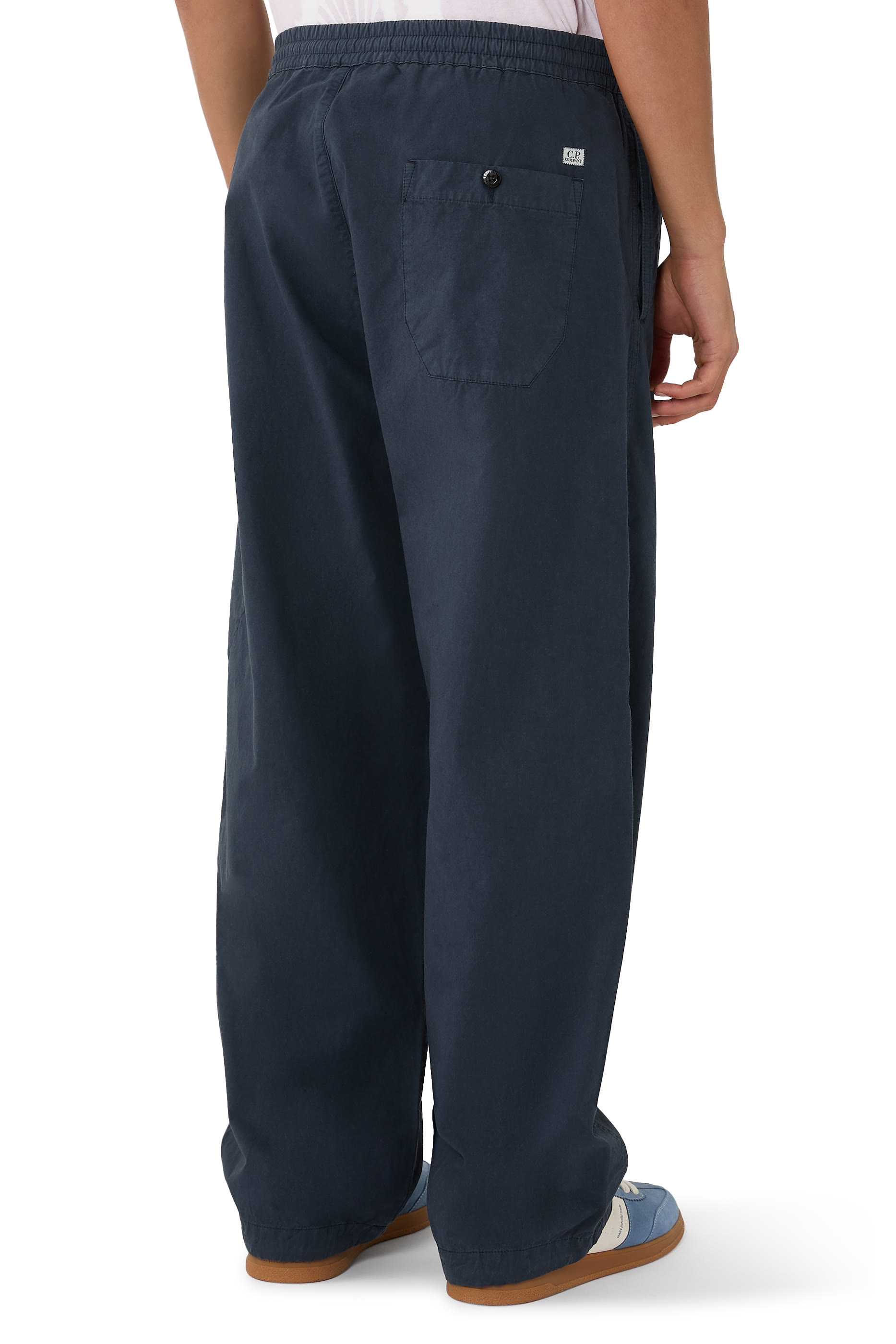 بنطال كارجو ميكروريبس بقصة مربعة وحلية بتصميم عدسة