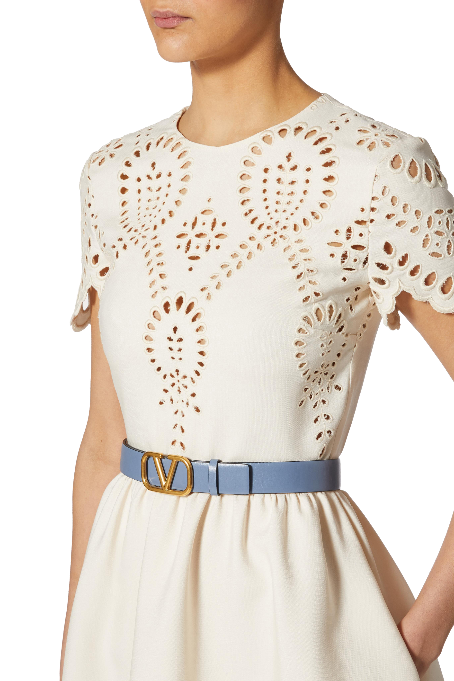 حزام بإبزيم بشعار الماركة