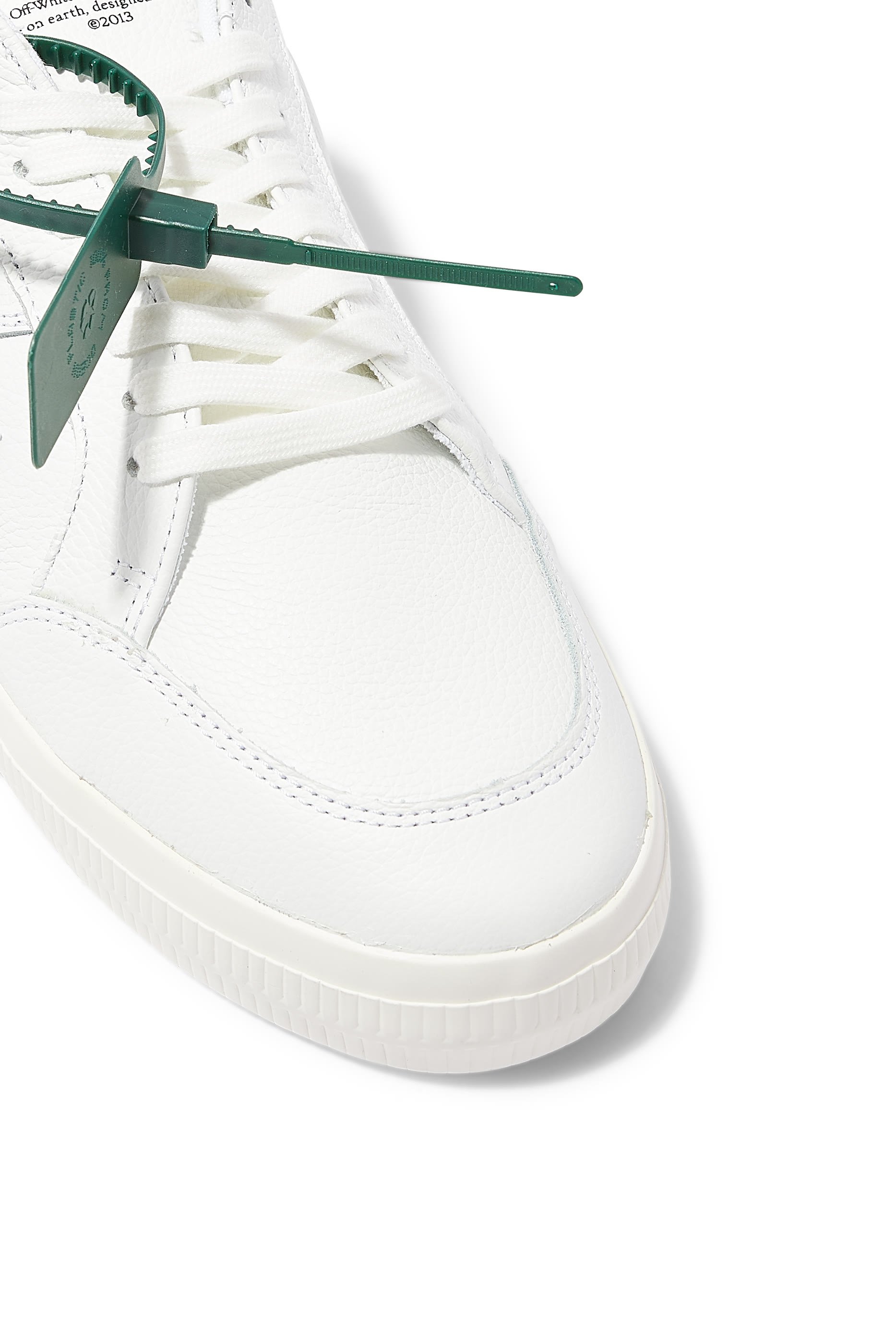 سنيكرز بشعار الماركة أسفل الكاحل