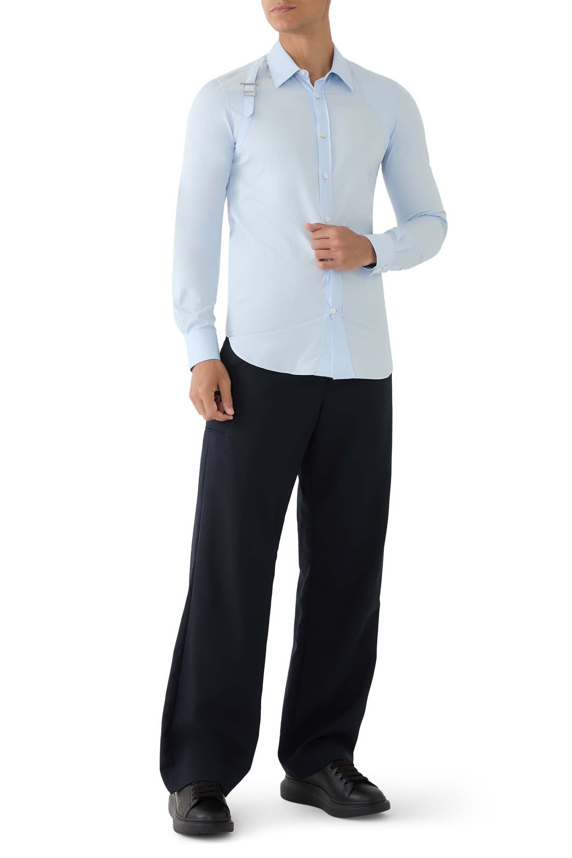 قميص بحمالة بإبزيم بتصميم حرف T