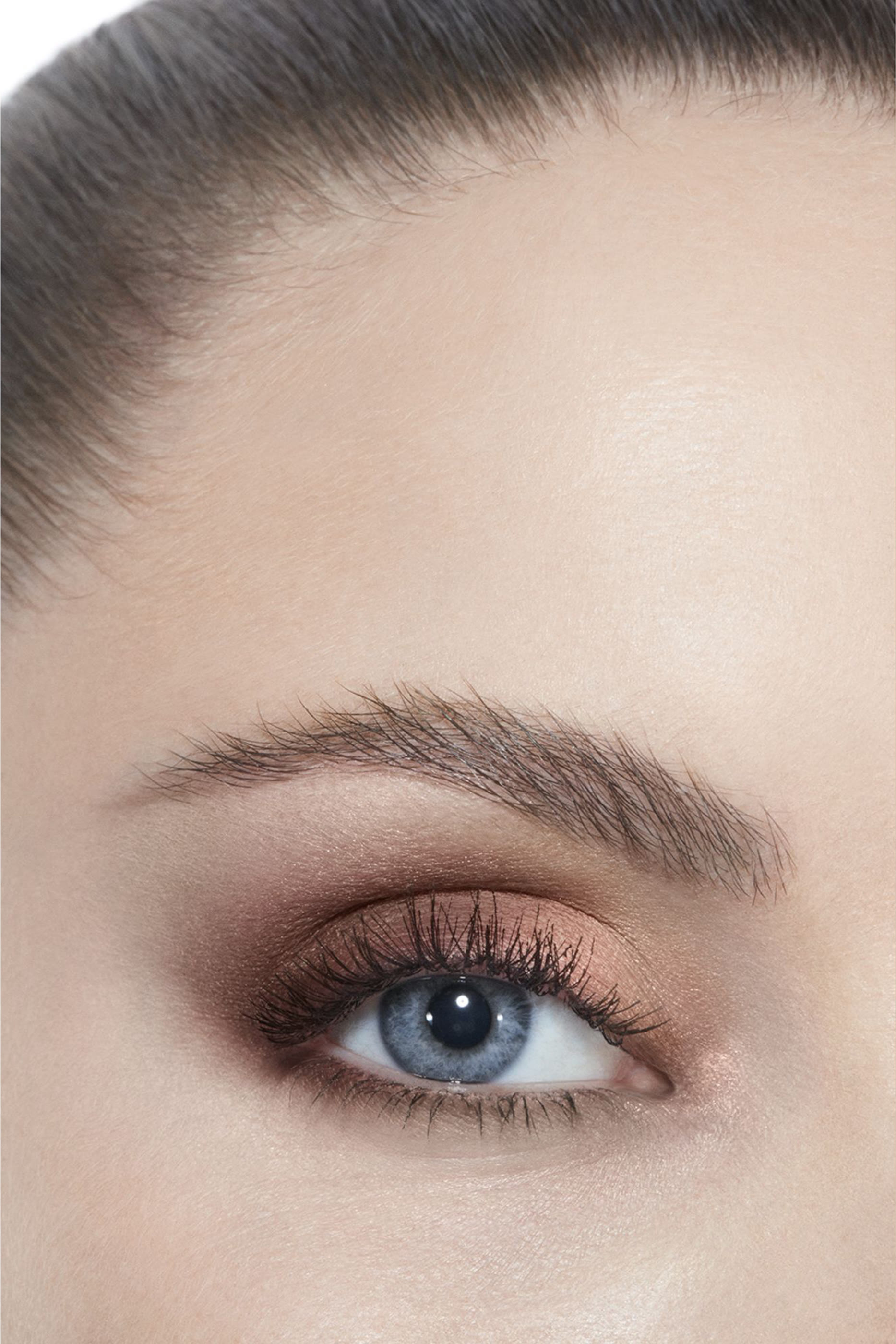 لوحة ظلال عيون Les 4 Ombres Boutons بأربعة ألوان بلمسات نهائية متنوعة