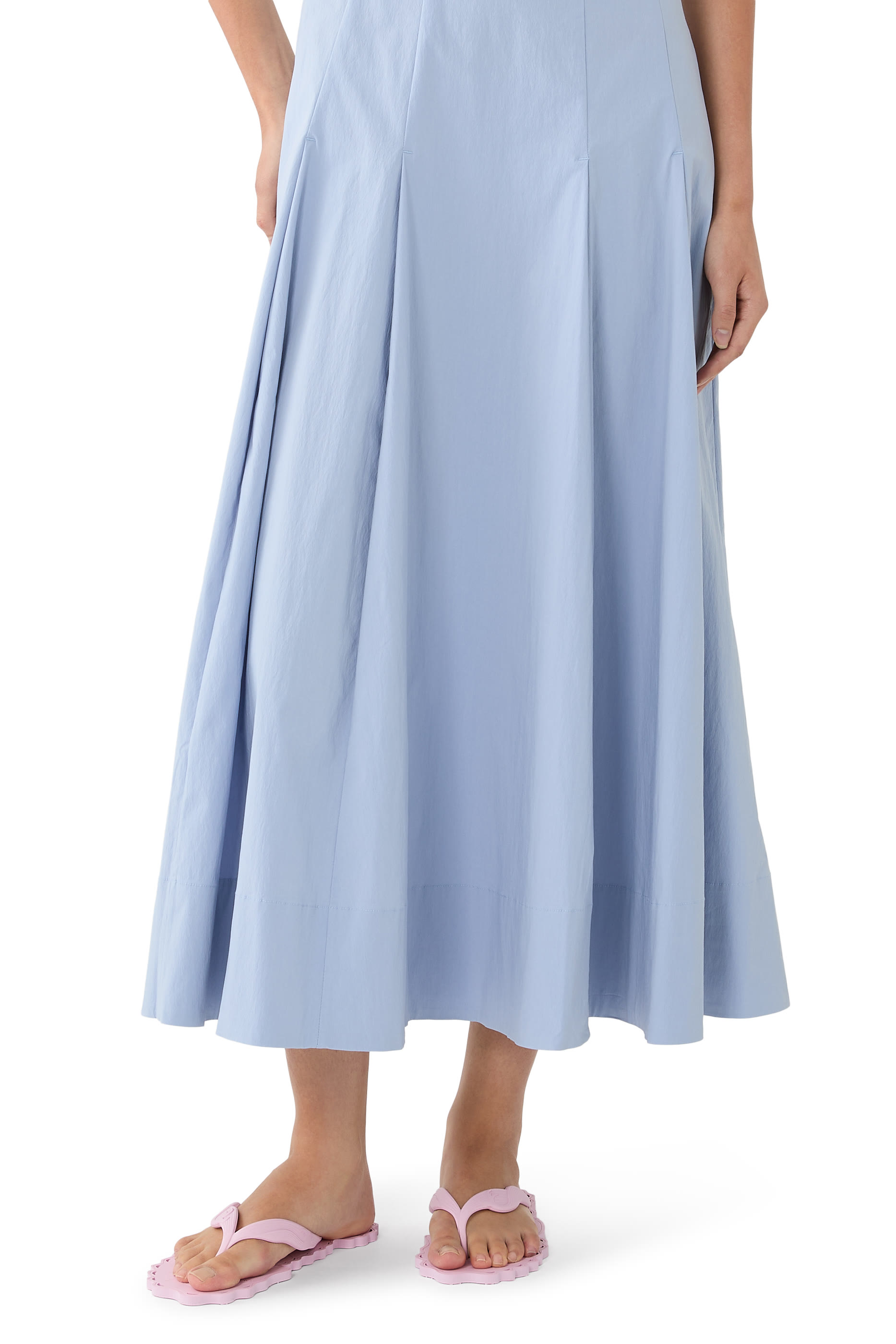 صندل بتصميم ثونج بتفاصيل مموجة