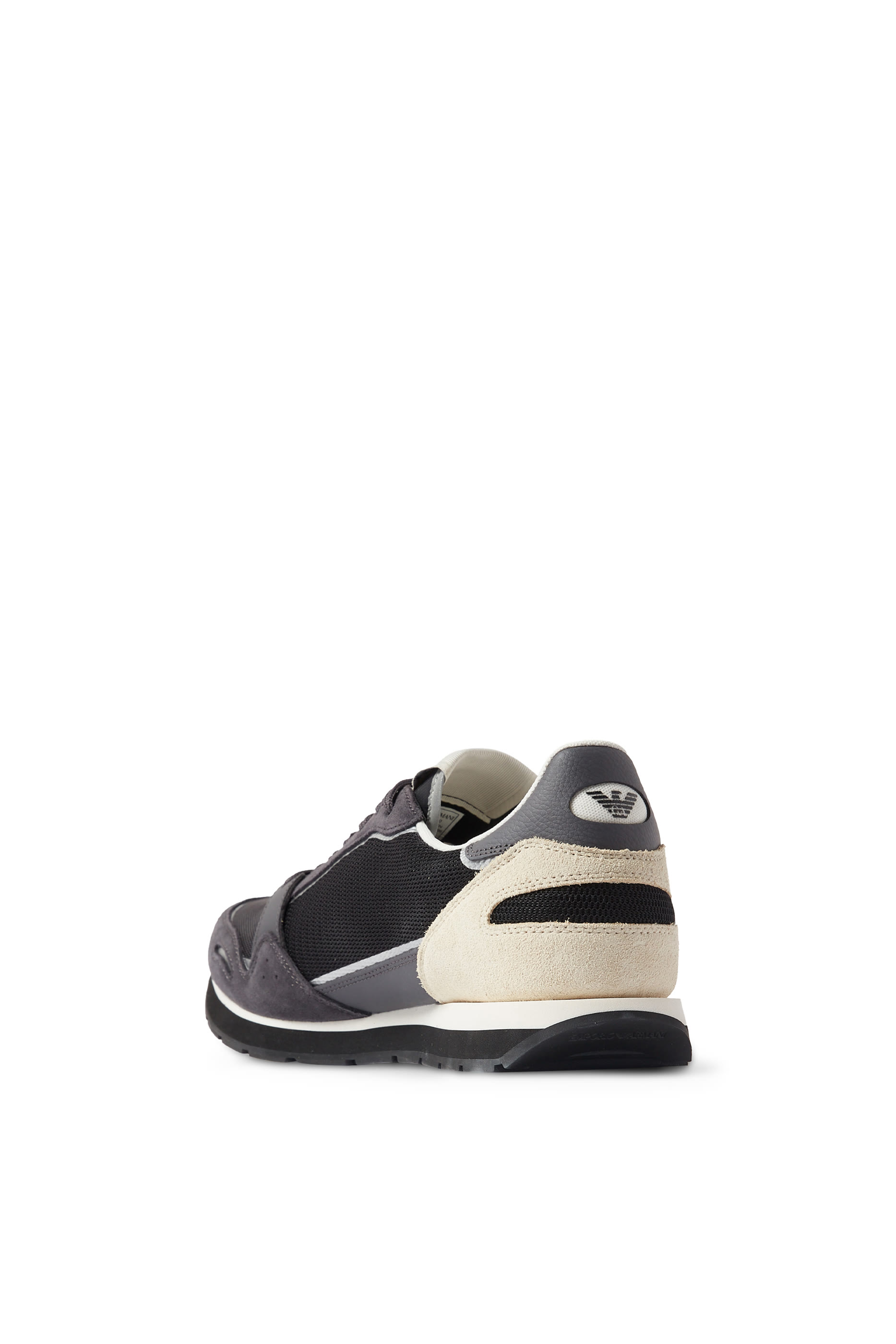 سنيكرز بأربطة