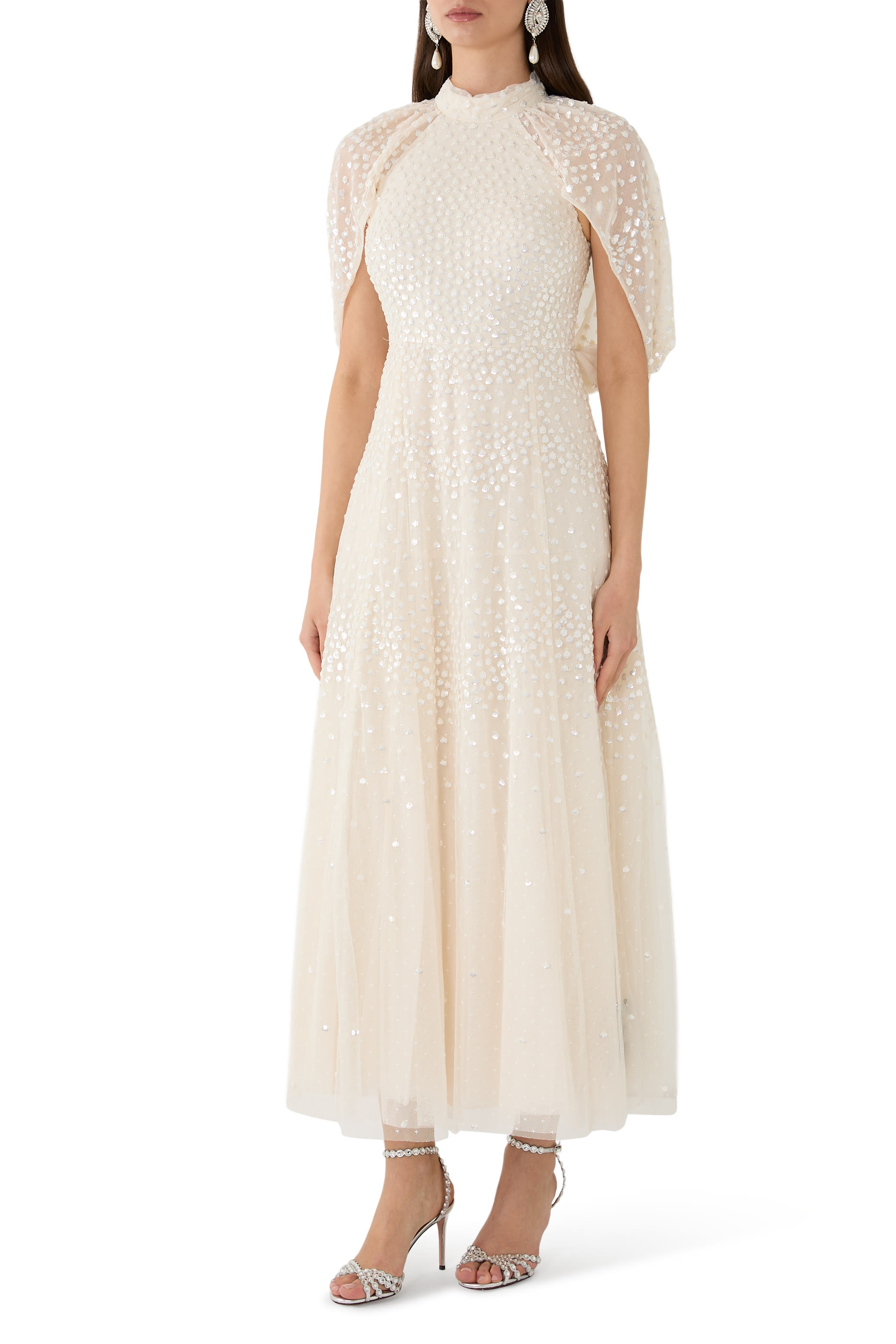 فستان سهرة بطول الكاحل وكاب بتفاصيل صدفية مزين بترتر 