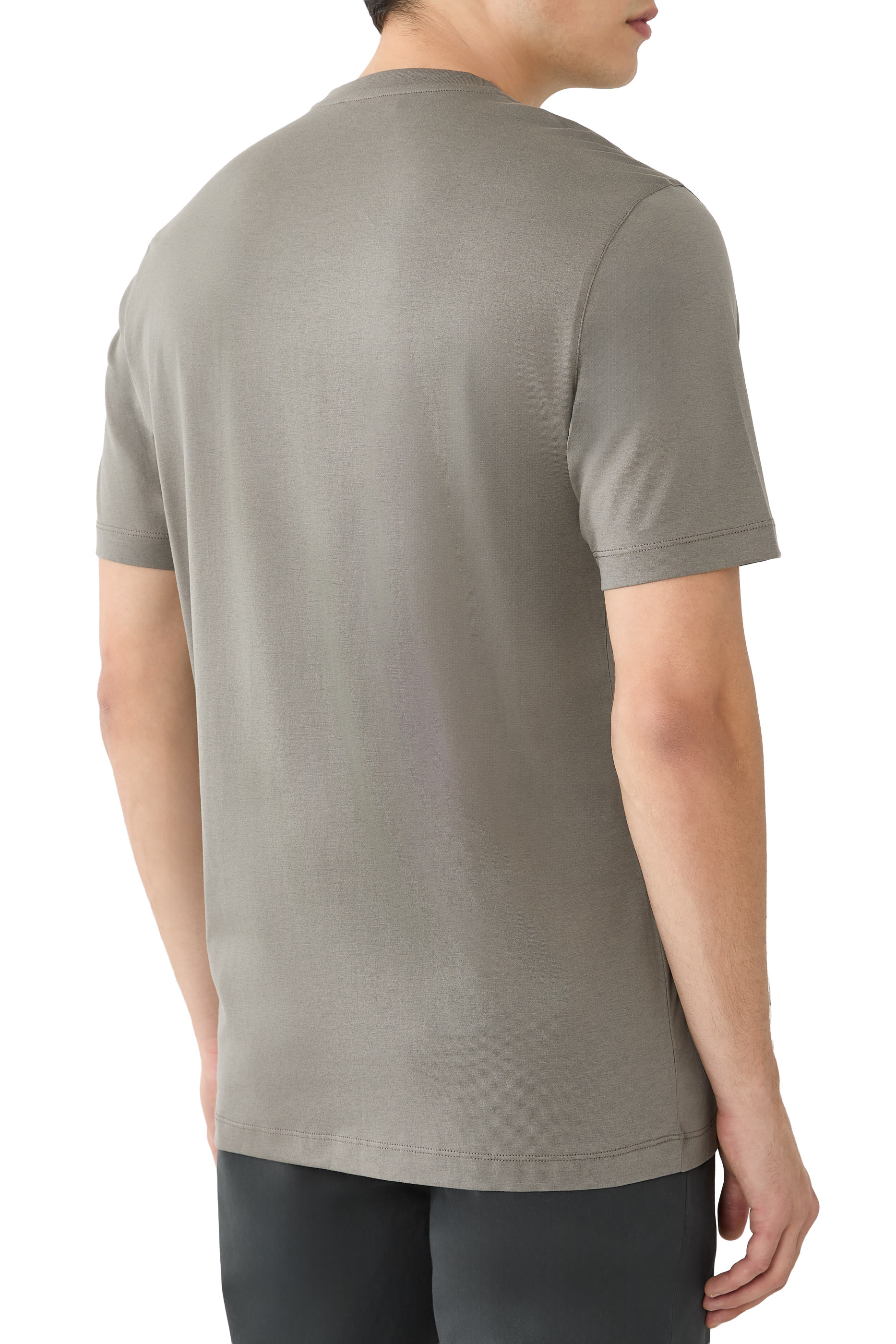 تيشيرت بشعار الماركة