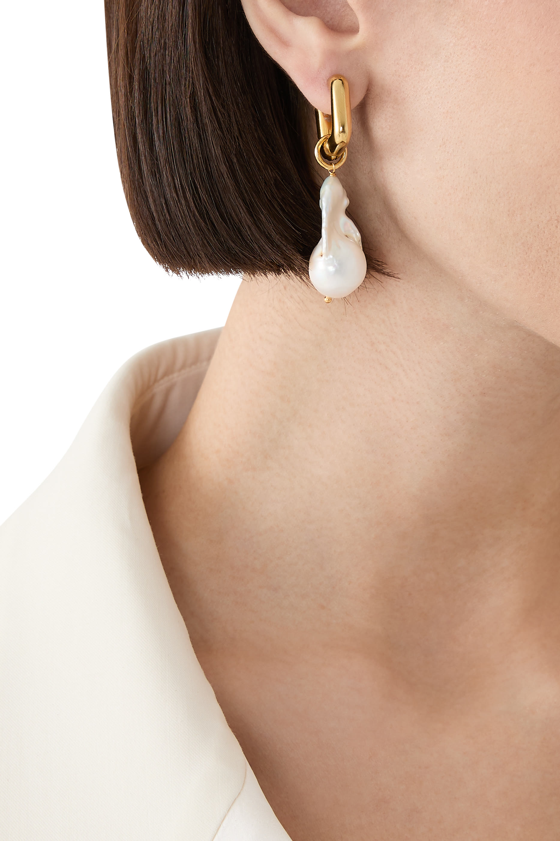 أقراط دائرية مرصعة بكريستال ستراس ولؤلؤ