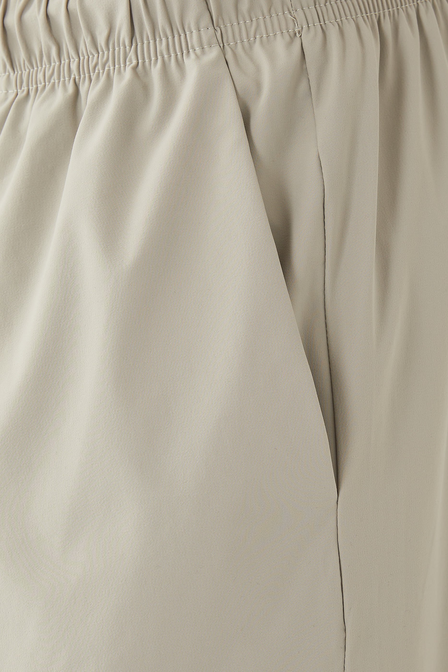 شورت مريح بشعار الماركة