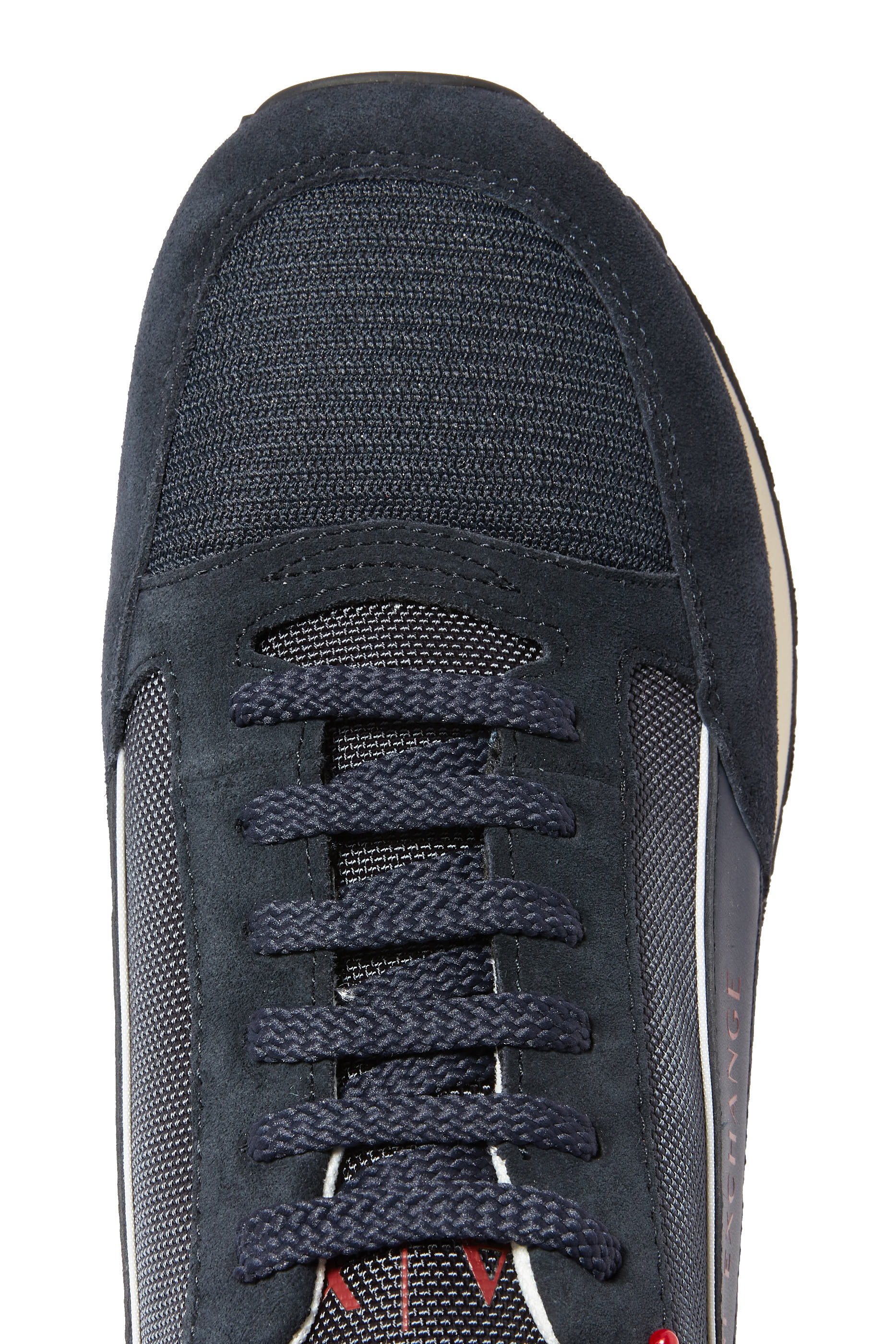 سنيكرز شمواه مزين بشريط بشعار الماركة