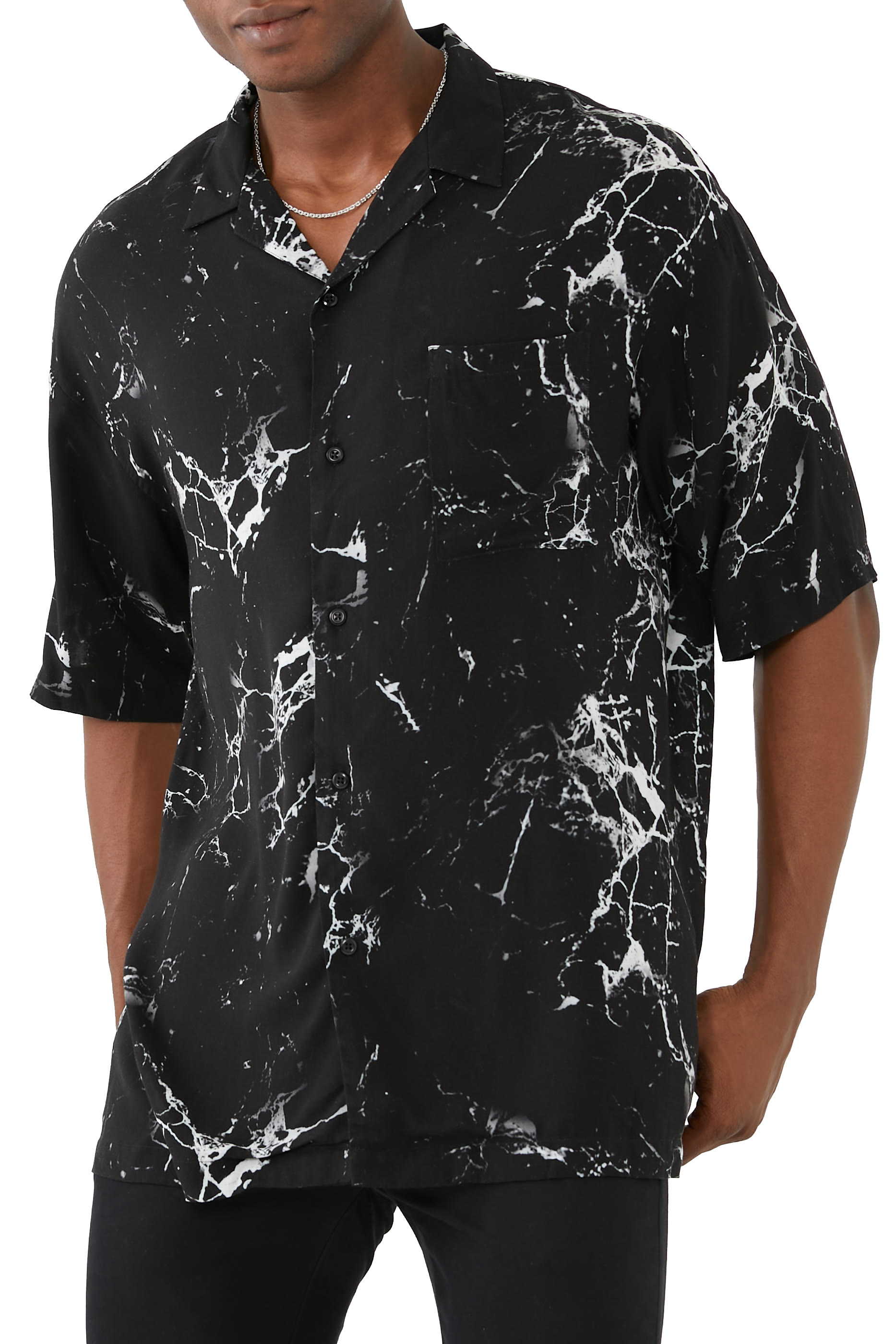 قميص بياقة مطوية