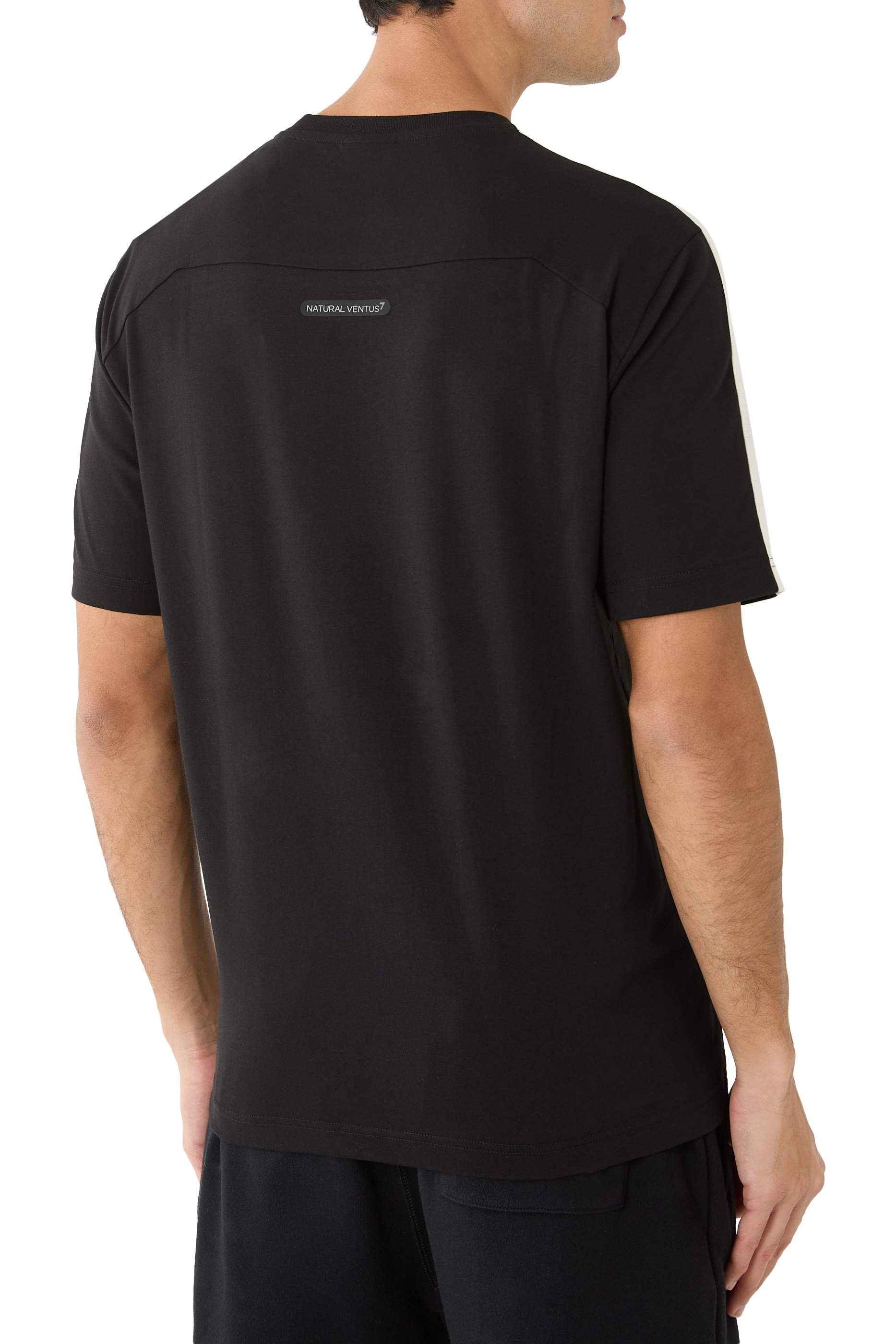 تيشيرت بشعار الماركة