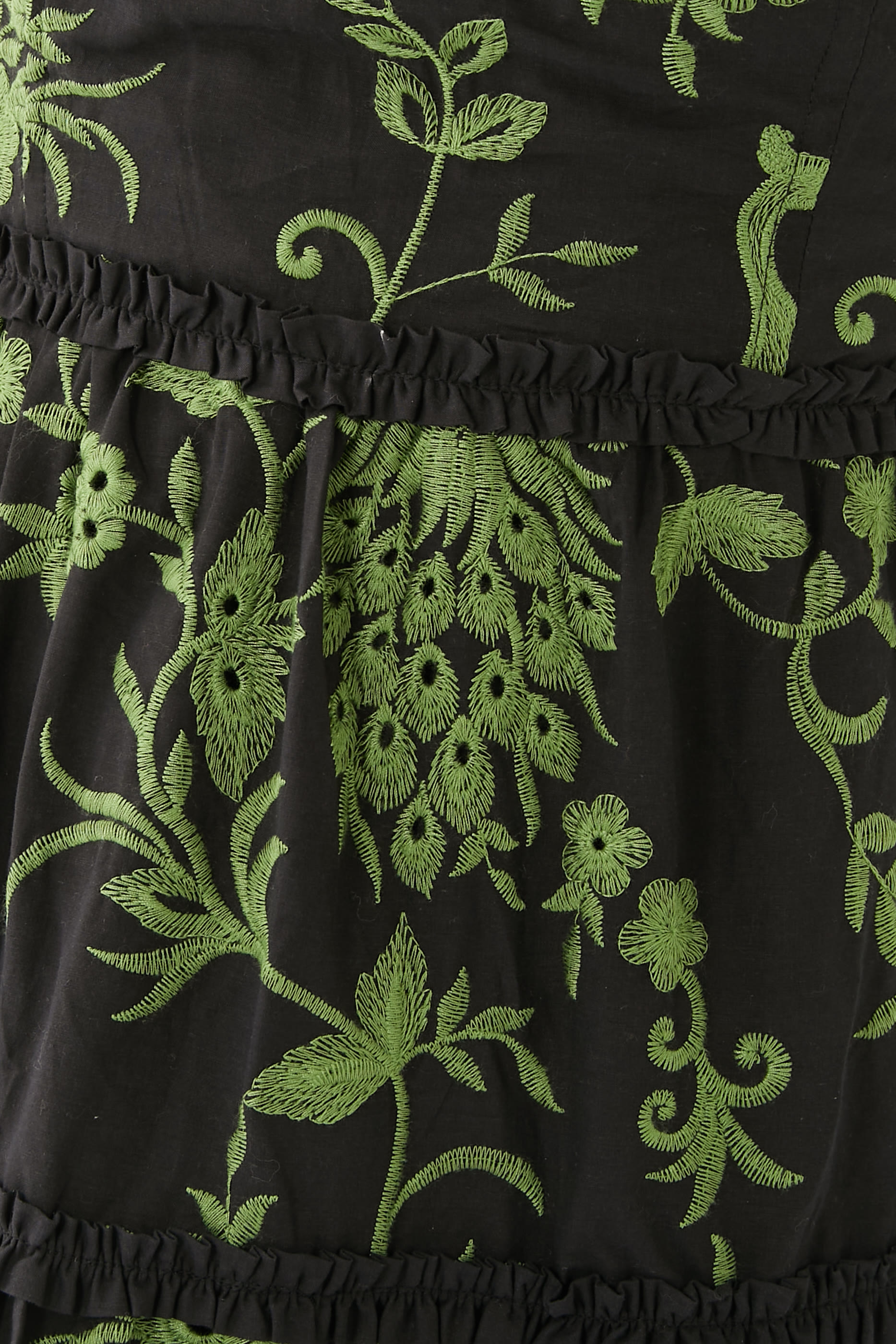 فستان فيليريموس بأكتاف مكشوفة