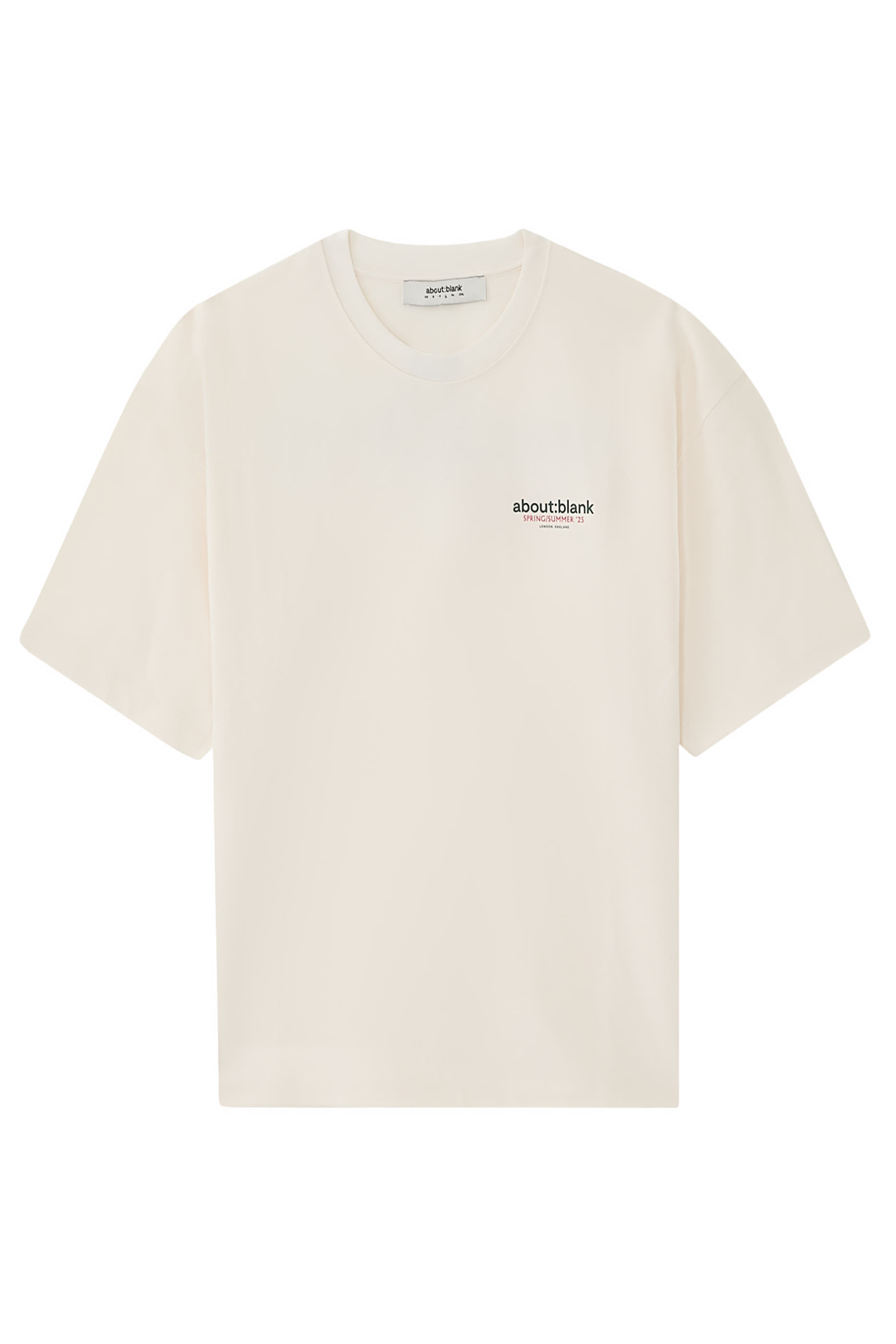 تيشيرت بأكمام قصيرة مزين بشعار الماركة