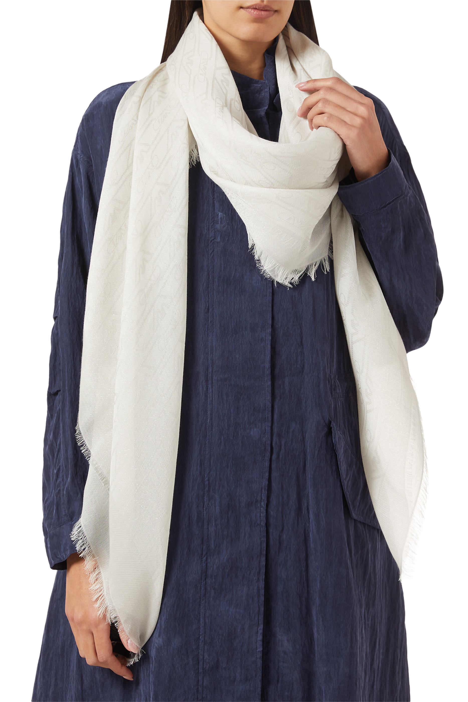 وشاح بشعار الماركة