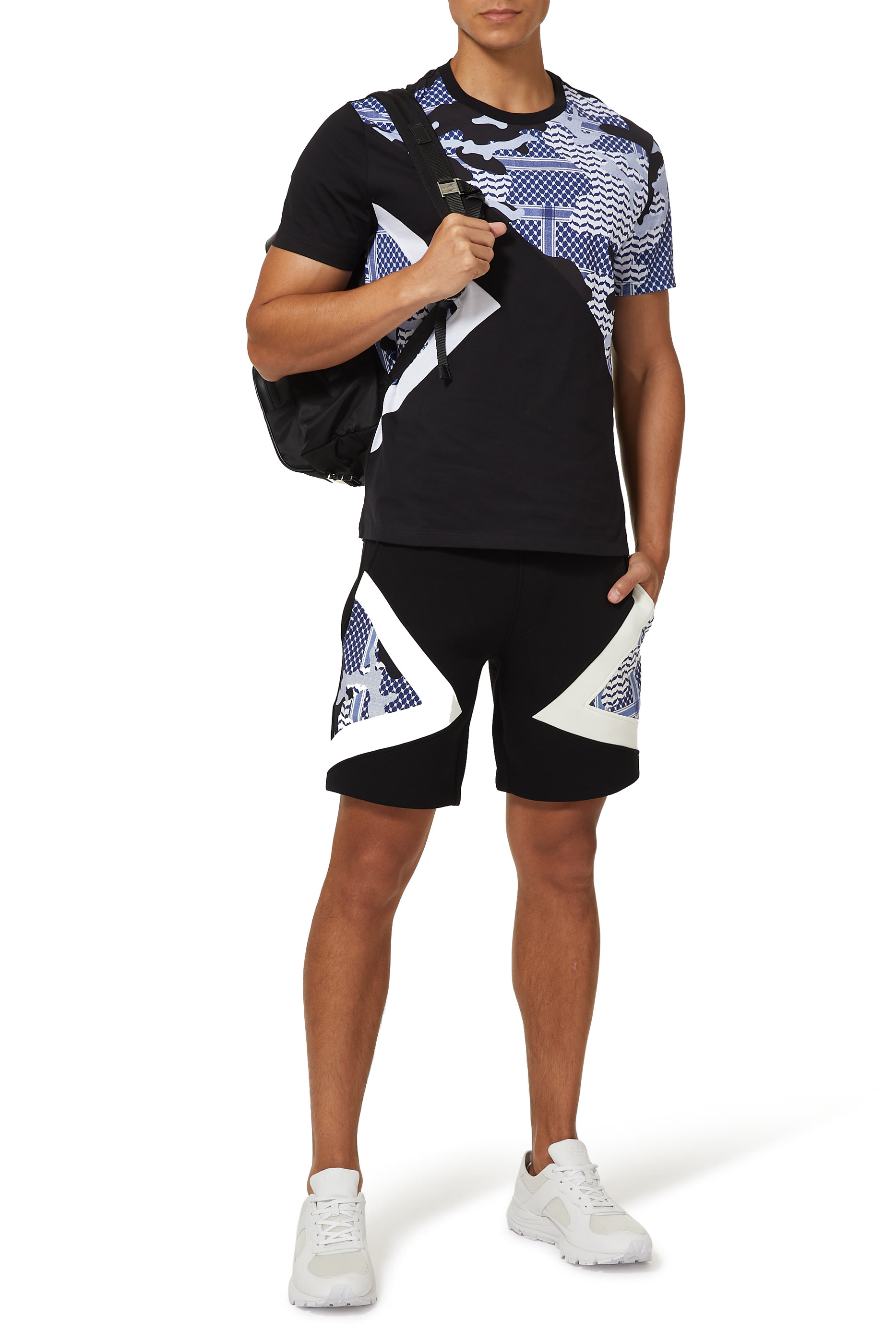 تي شيرت بنقشة مموهة