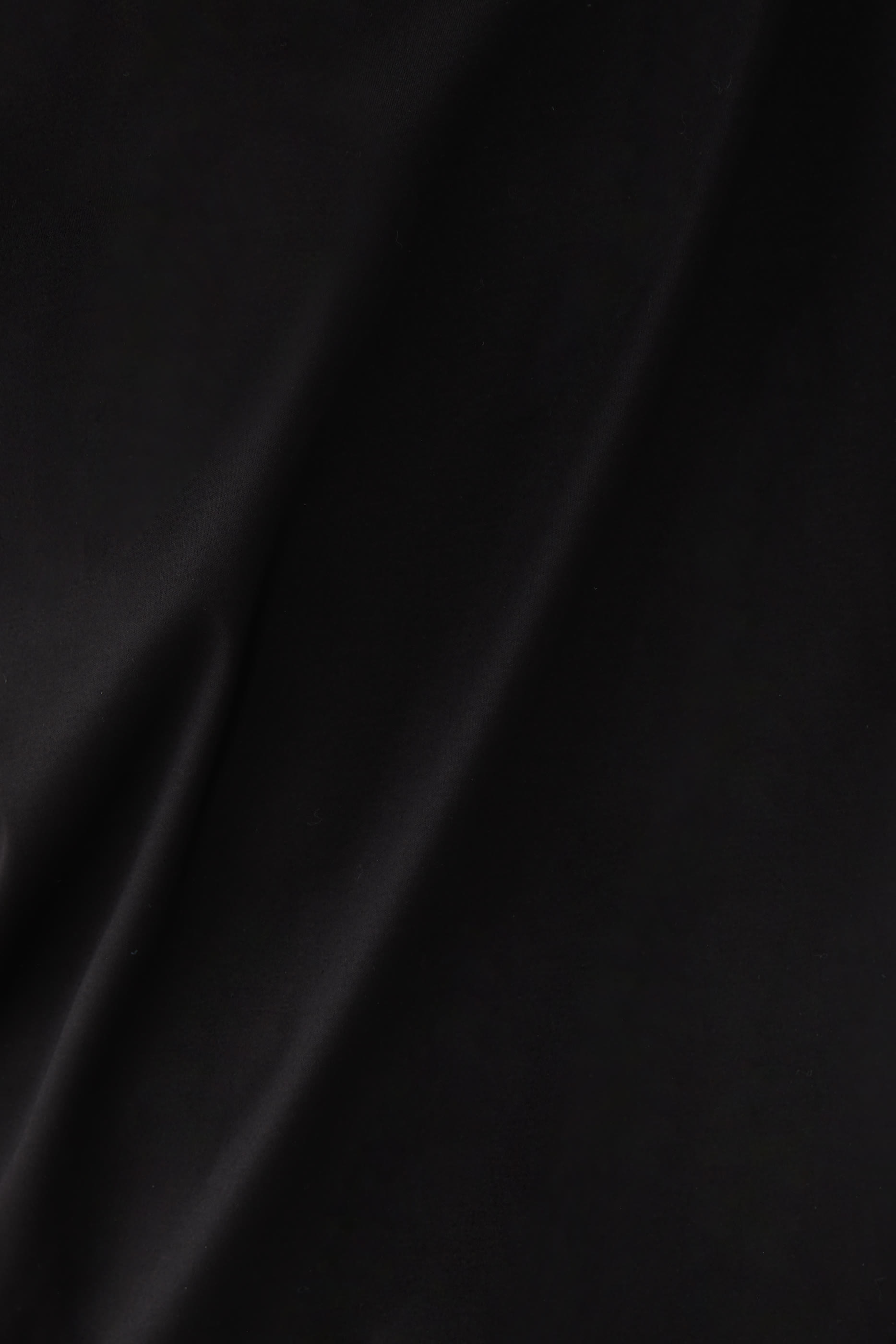 تيشيرت اسنشيال بشعار الماركة