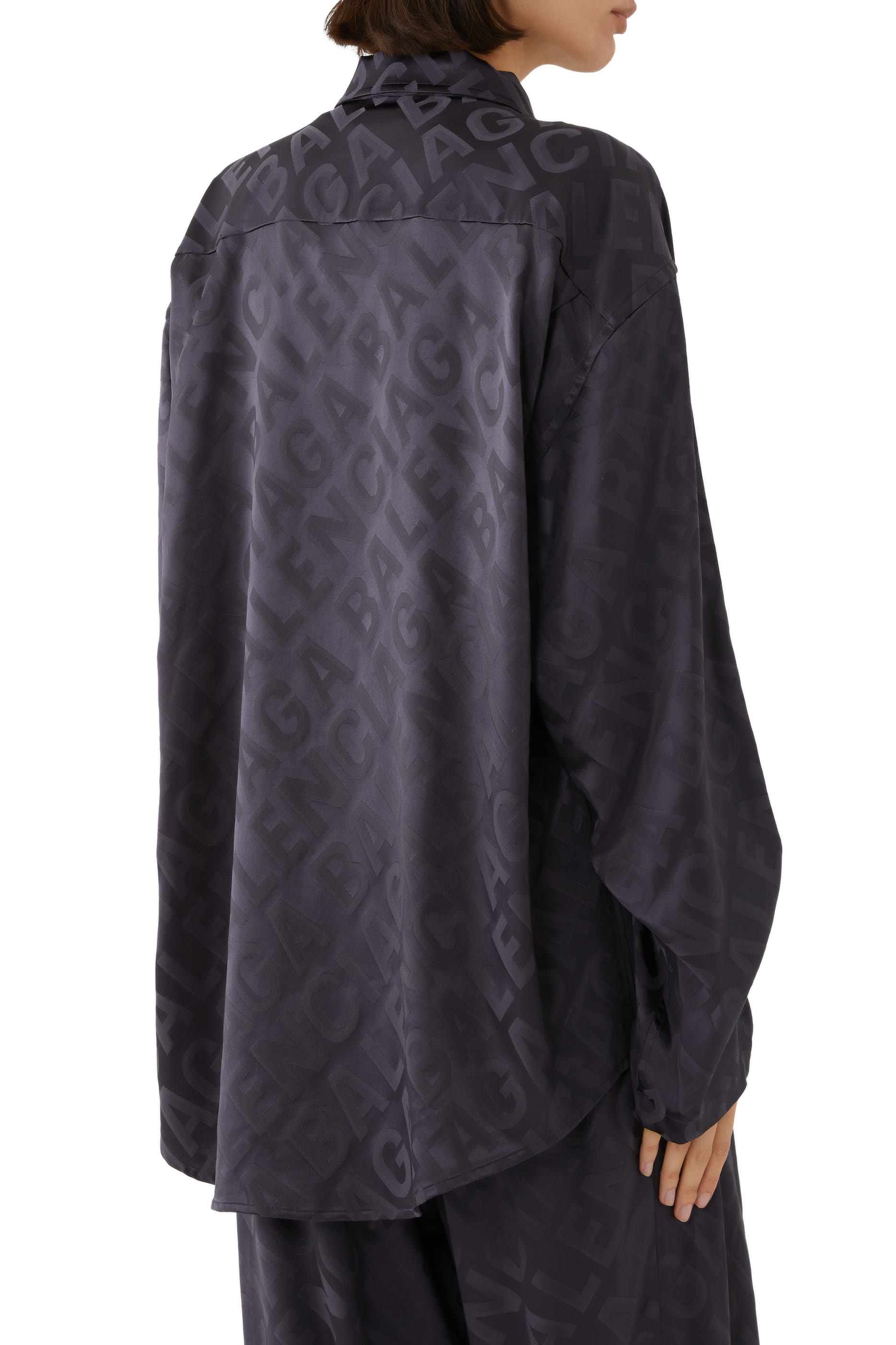 قميص مزين كليا بشعار الماركة ستان