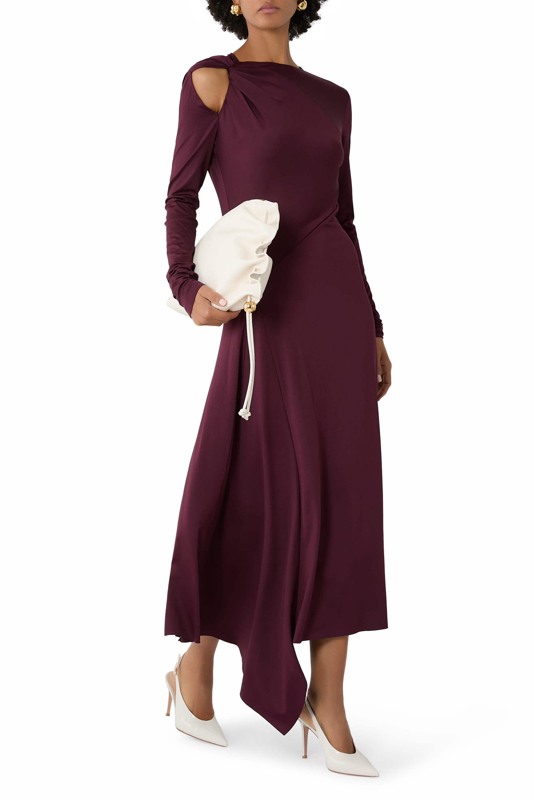 فستان بتفصيل ملفوف عند الأكتاف