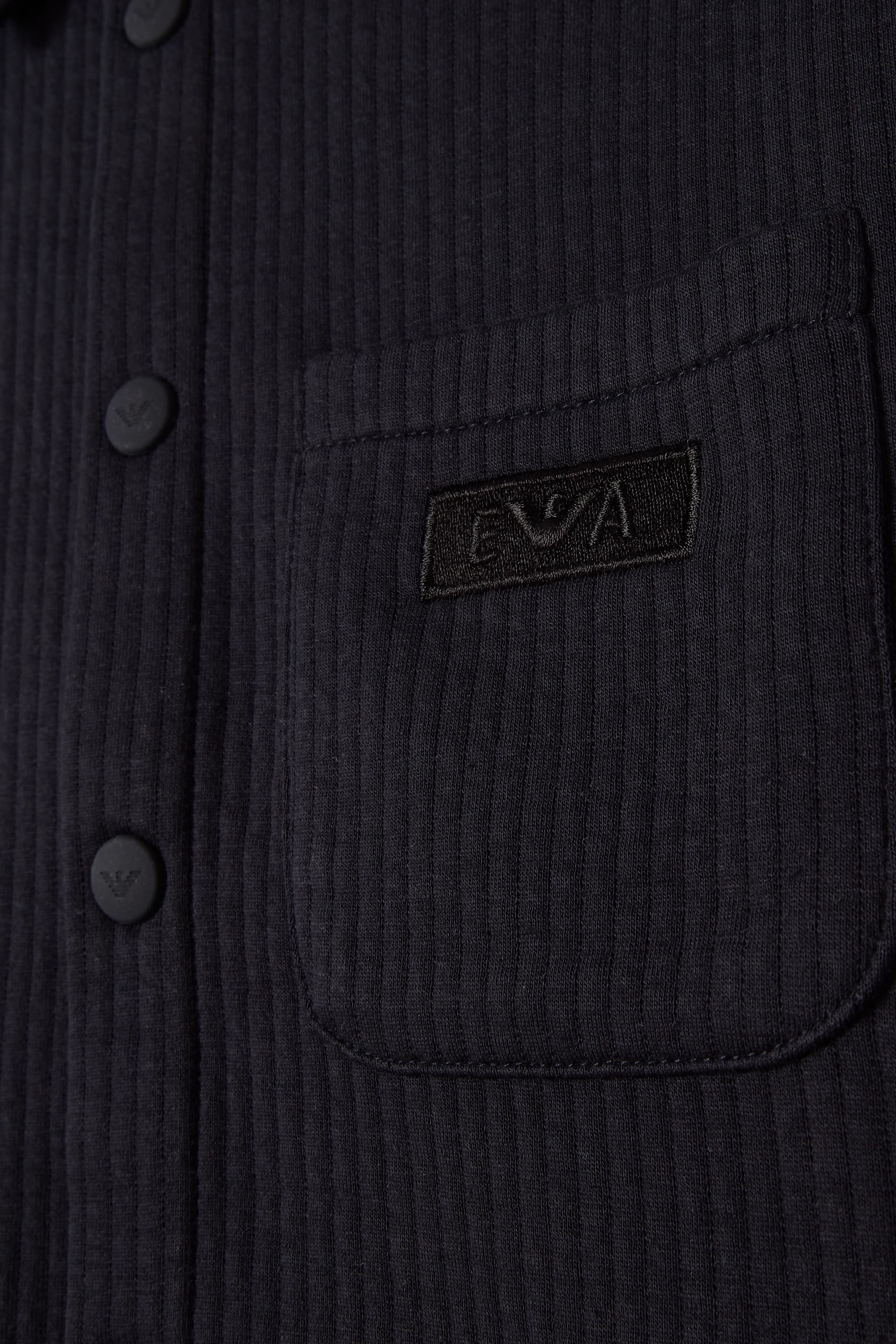 قميص بحلية شعار الماركة للأطفال