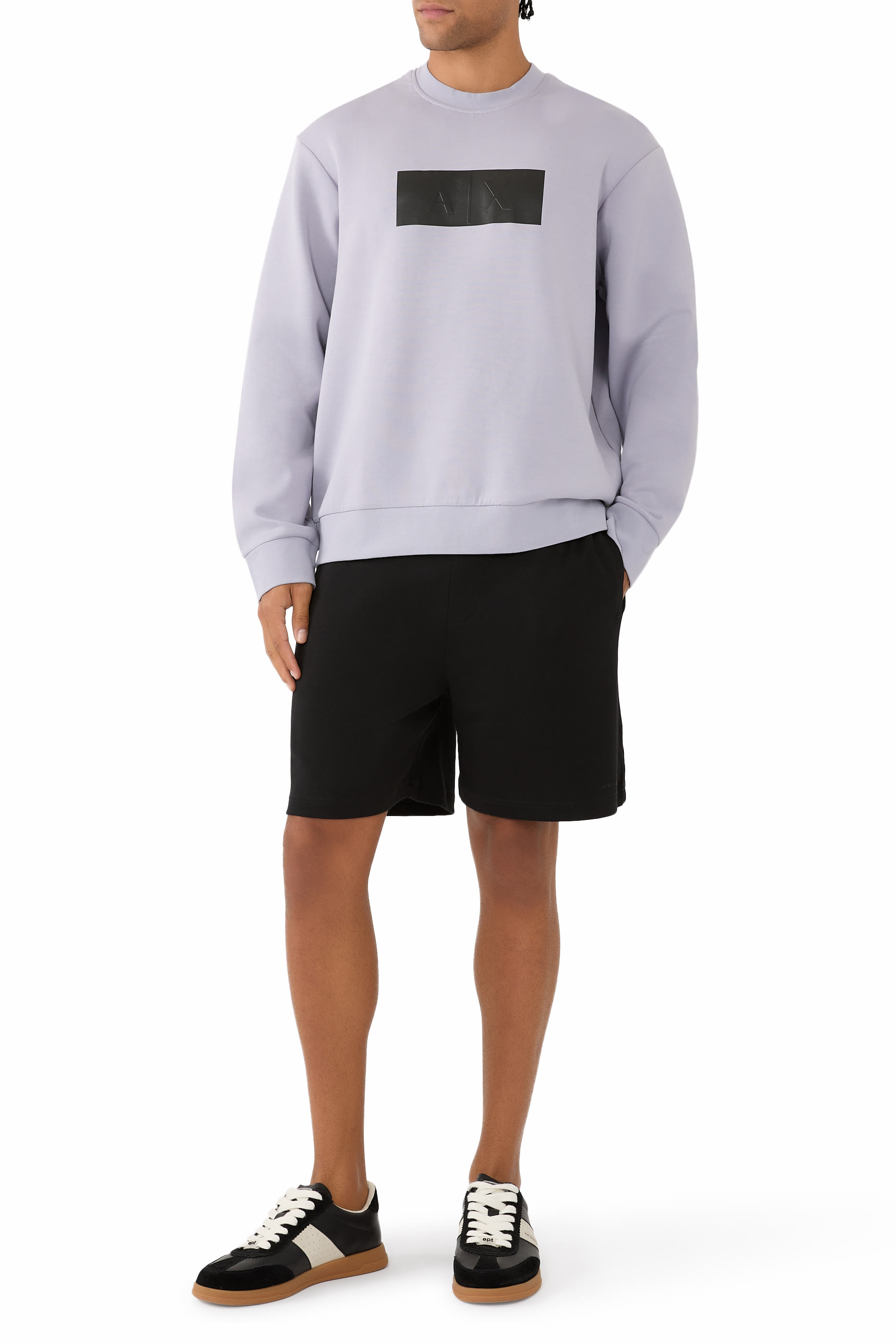 سويت شيرت بياقة ضيقة وشعار الماركة فينيل