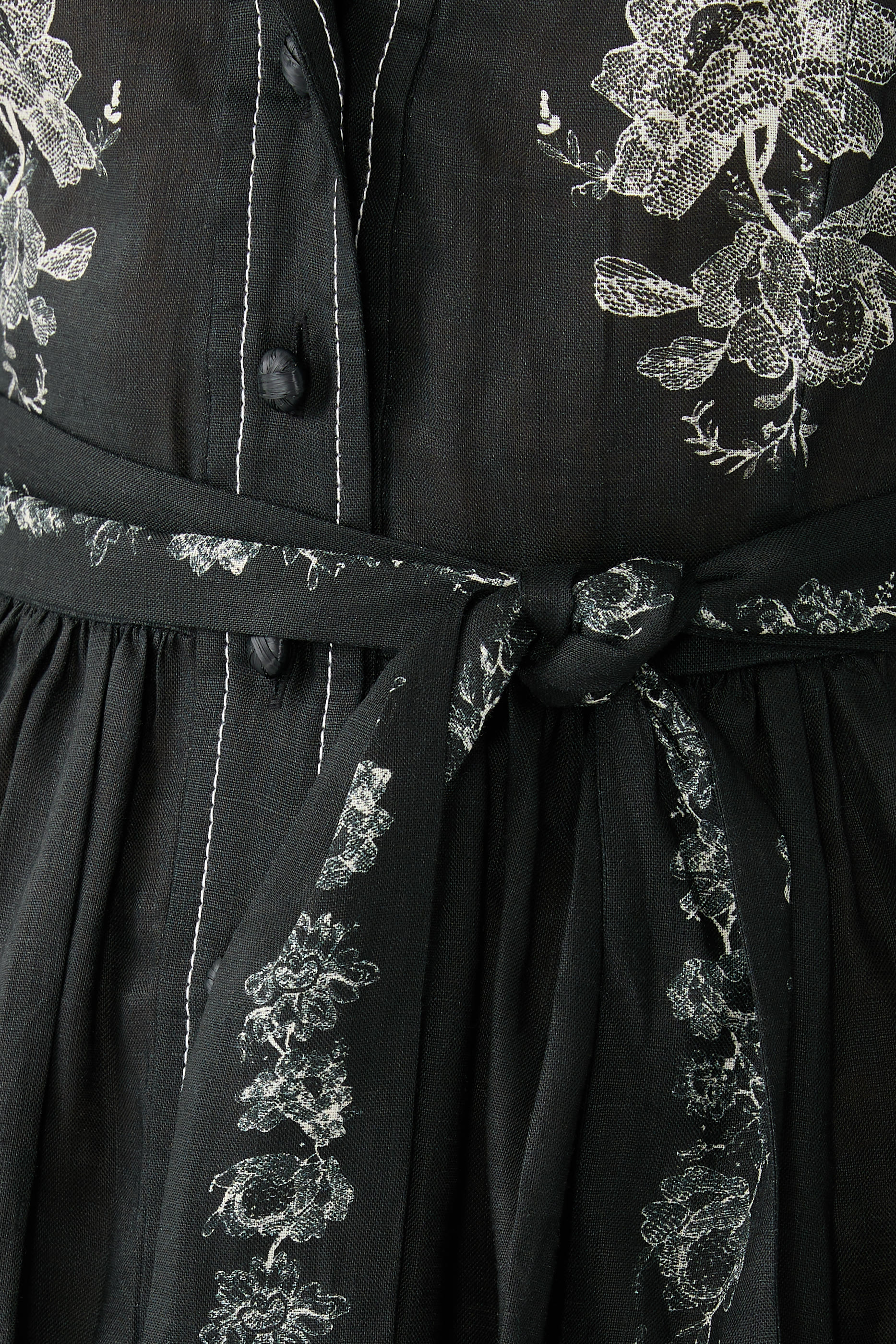 فستان متوسط الطول بنمط قميص