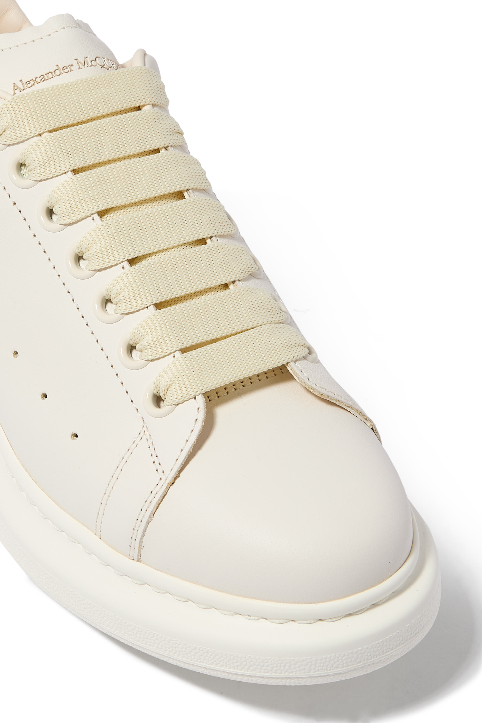 سنيكرز بنعل سميك