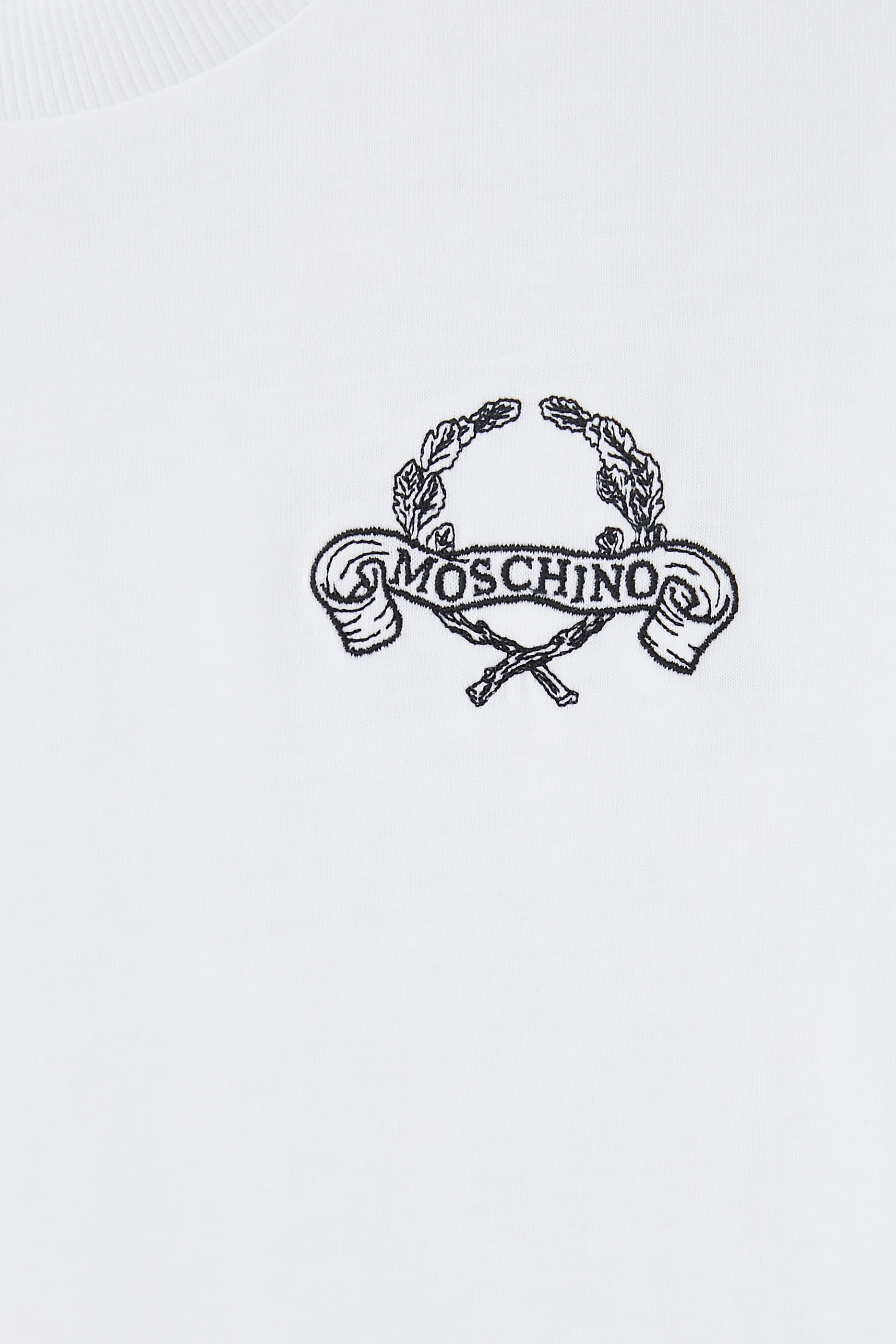 تيشيرت بشعار الماركة للأطفال