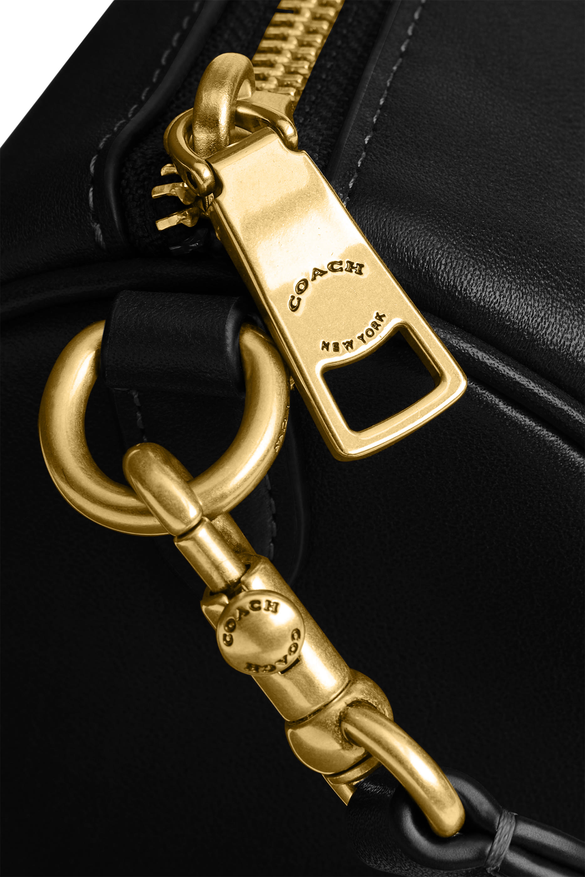 حقيبة بتصميم أسطواني