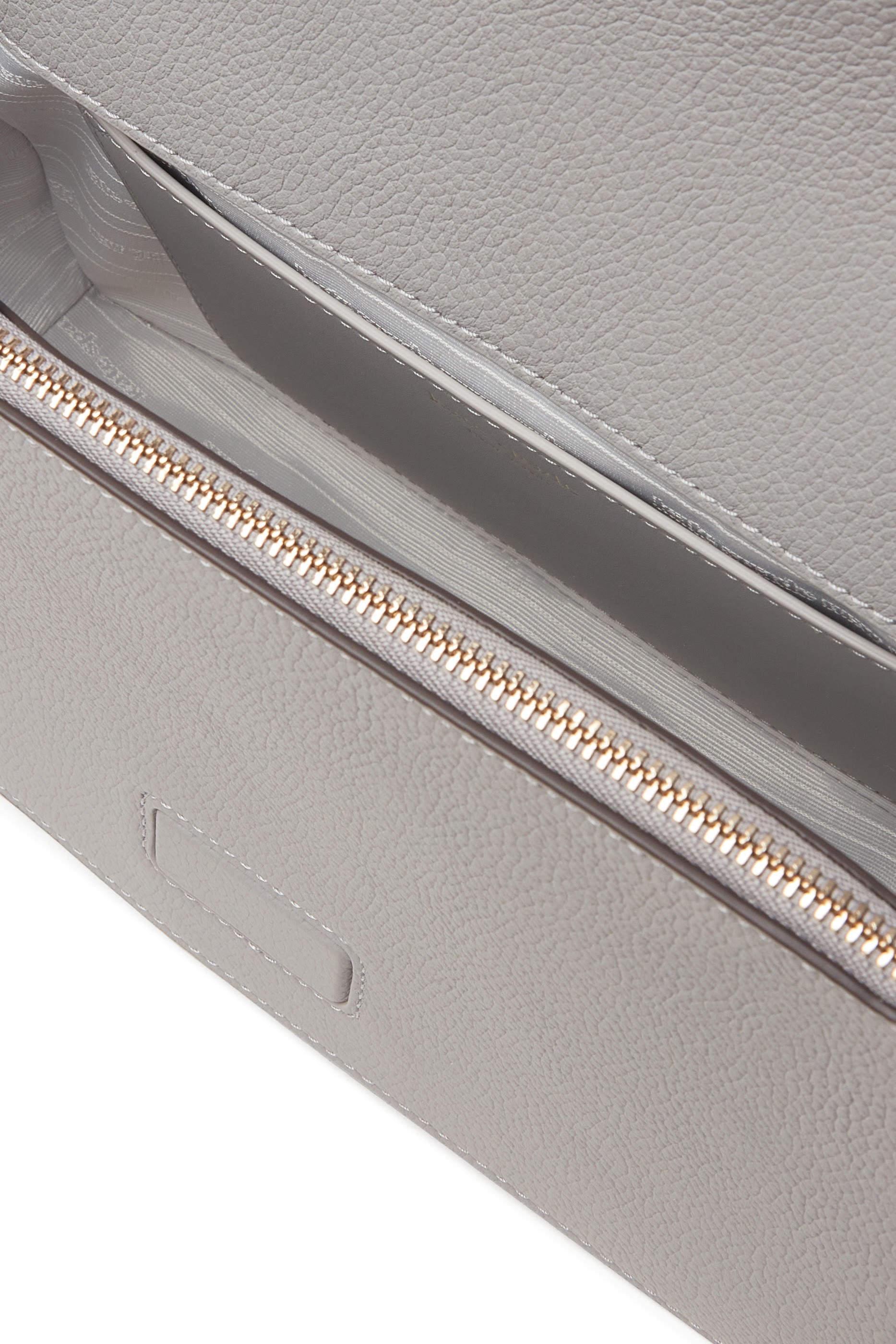 حقيبة كروس بودي ليف صغيرة بغطاء قلاب