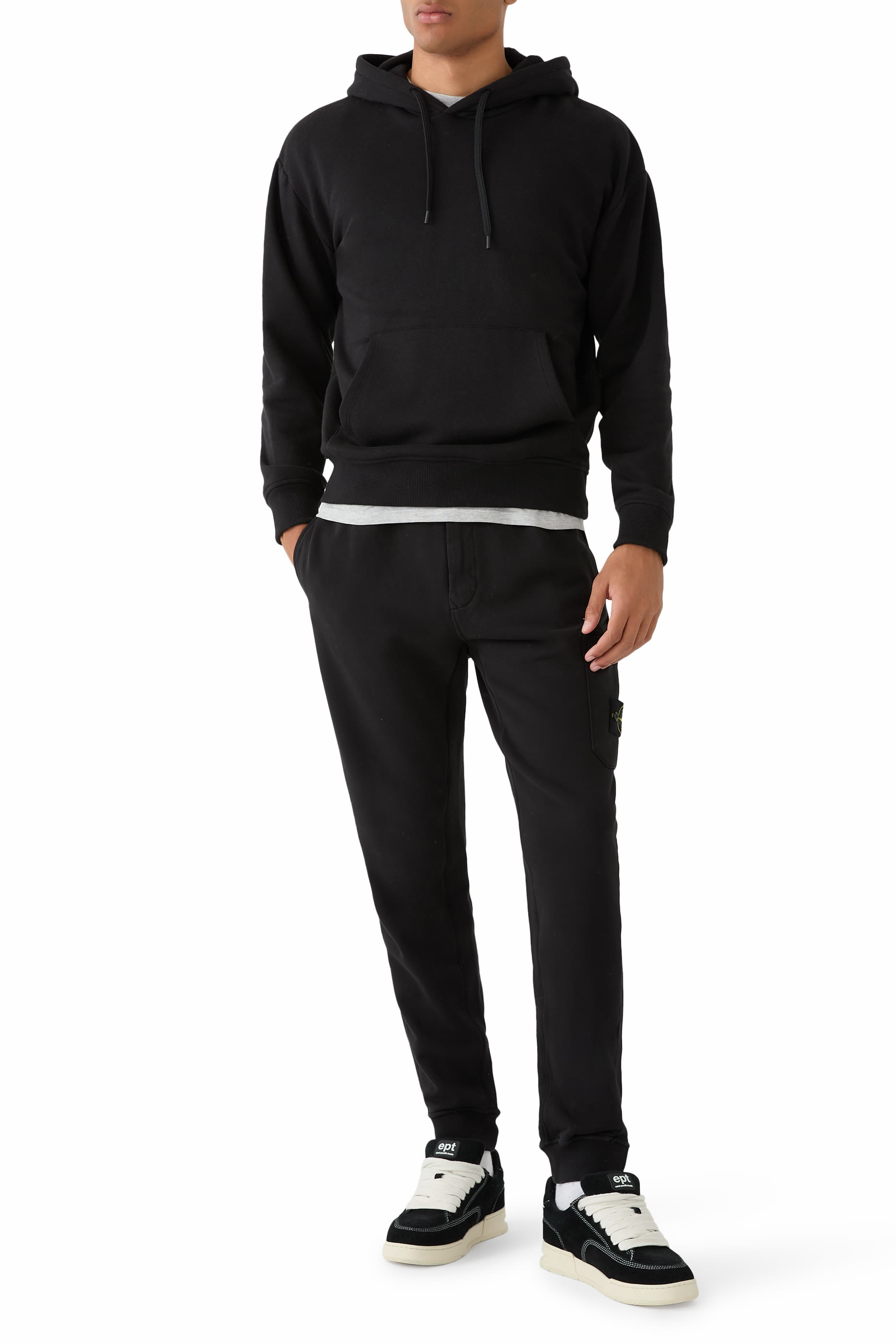 بنطال رياضي بقصة ضيقة ورباط تضييق وشعار الماركة