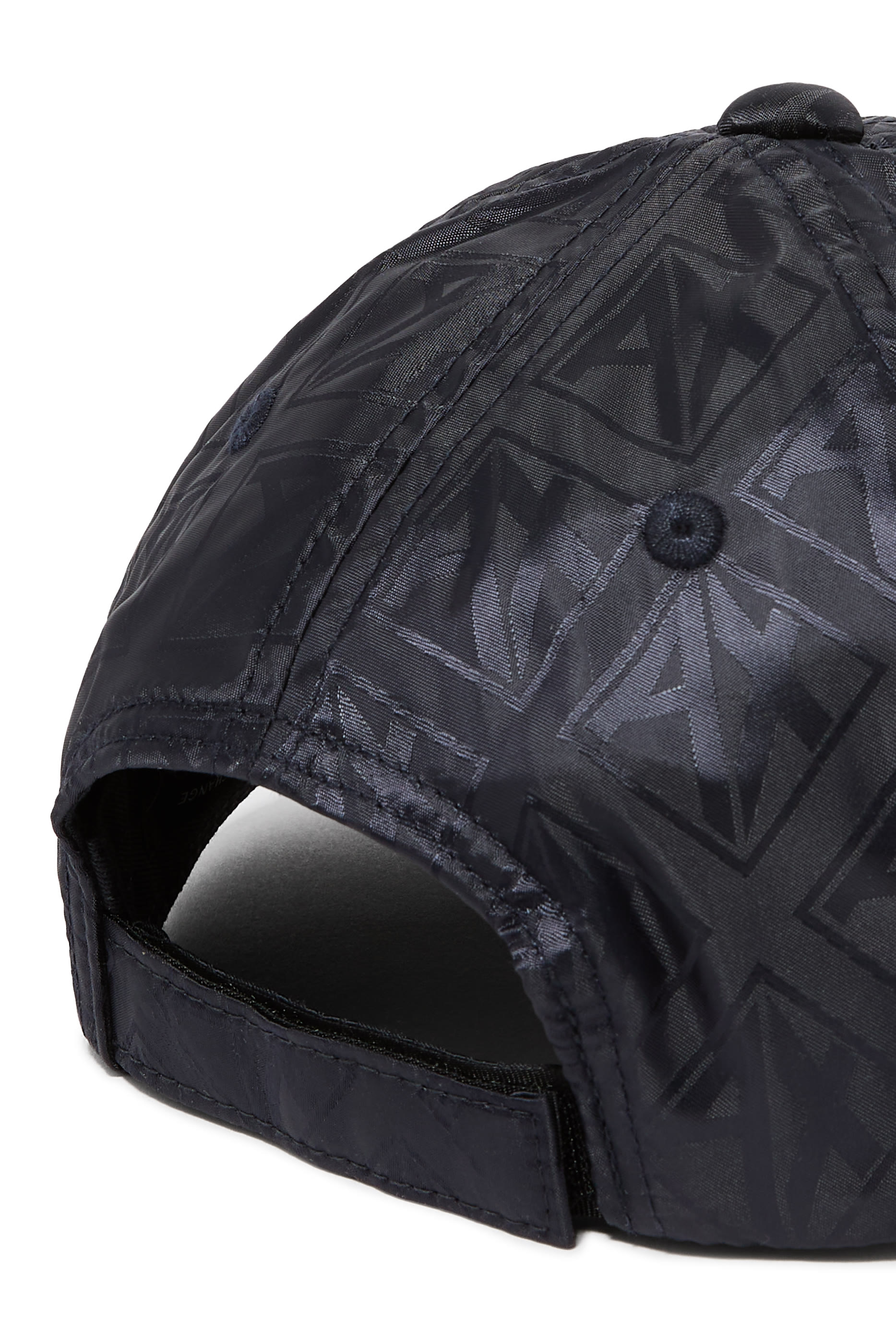 كاب بشعار الماركة قماش ستان