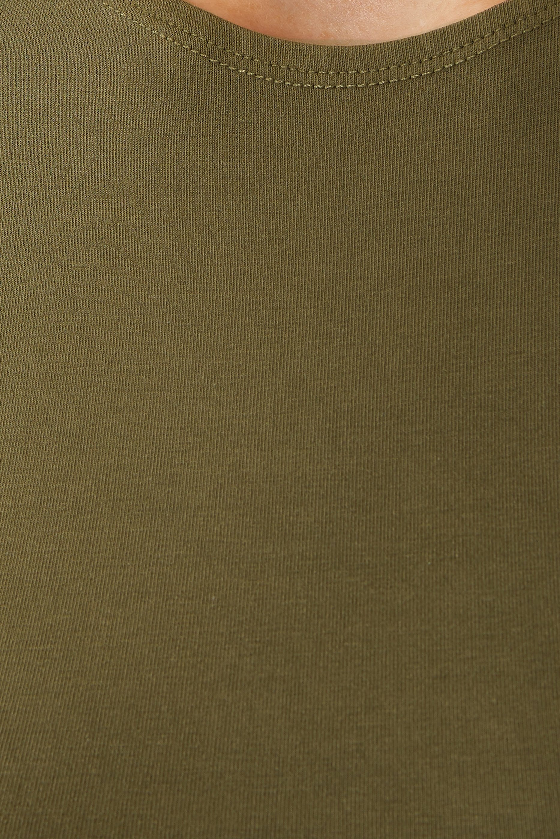 فستان قصير بلا أكمام